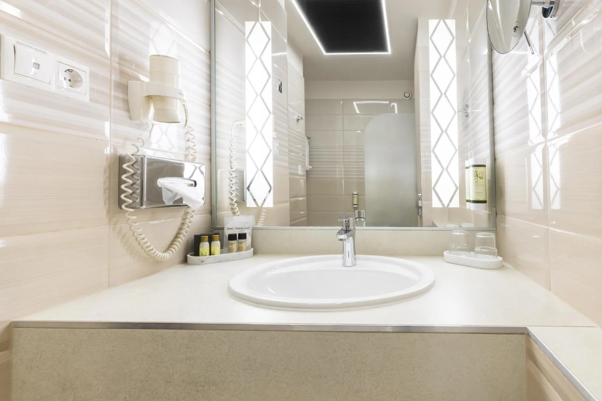 Shower in Carlton Hotel Buda Castle