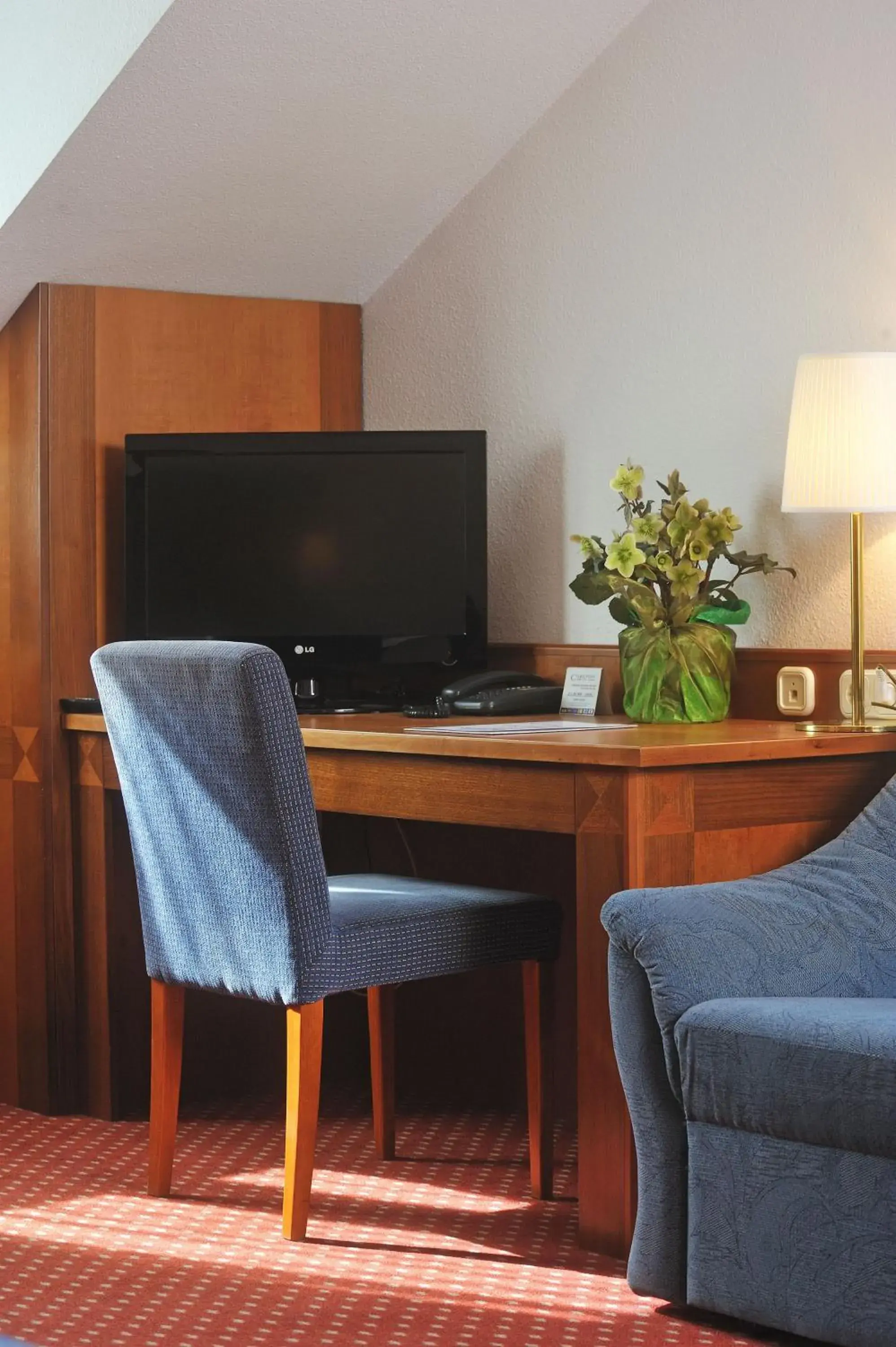 TV and multimedia, TV/Entertainment Center in Exe Carlton Hotel Budapest