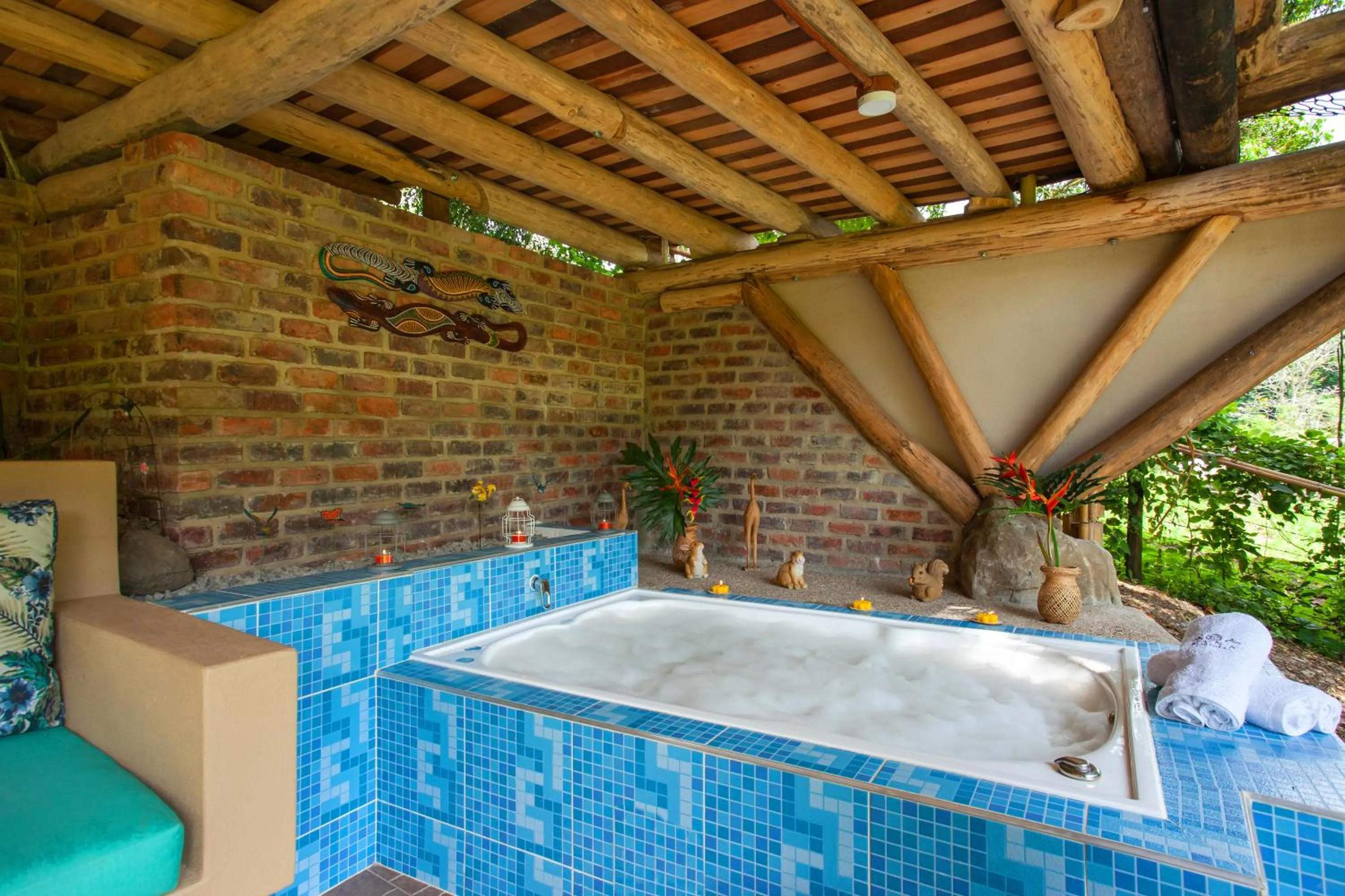 Hot Tub in Hotel Nana