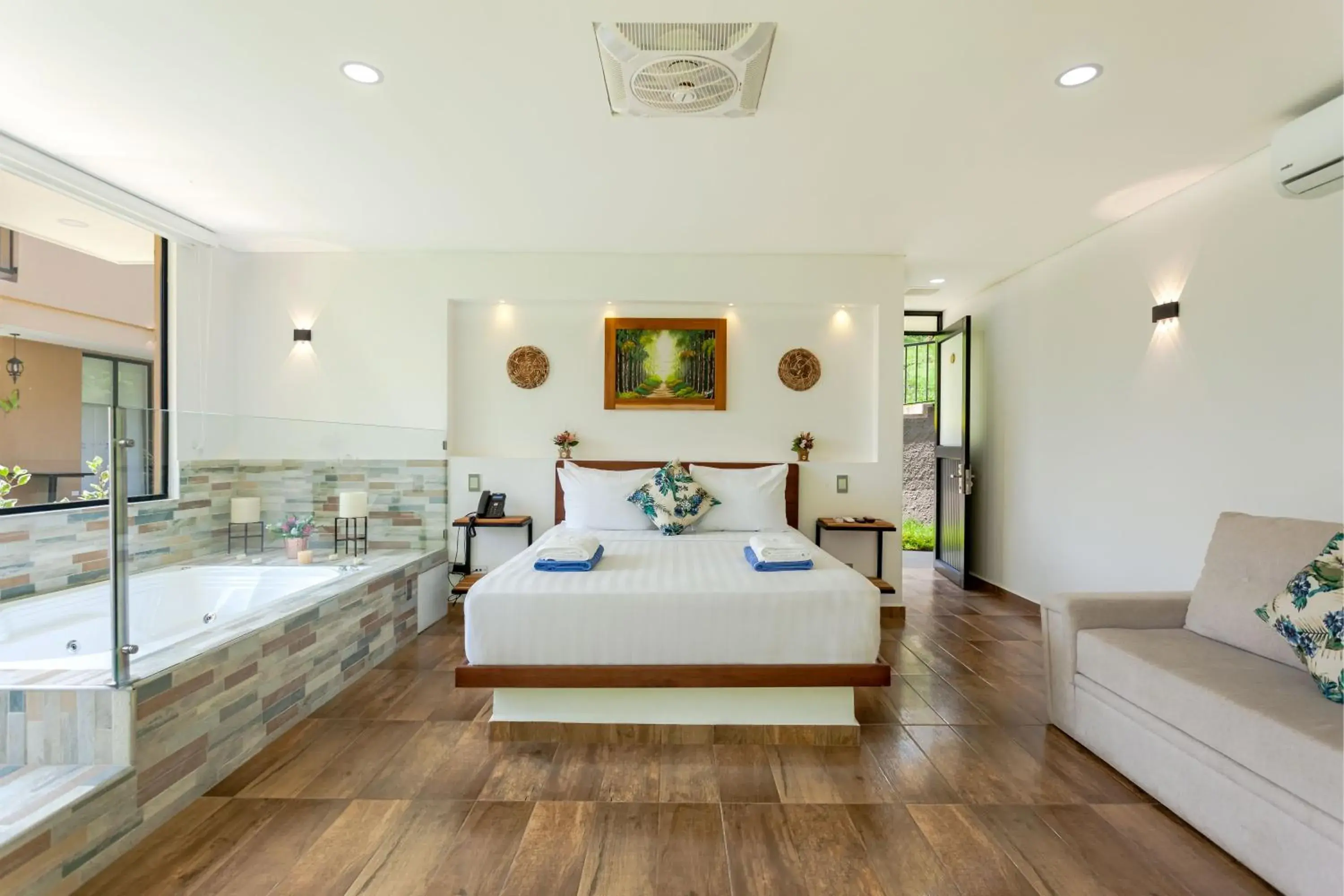 Deluxe Suite with Spa Bath in Hotel Nana Deluxe Suite with Spa Bath in Hotel Nana