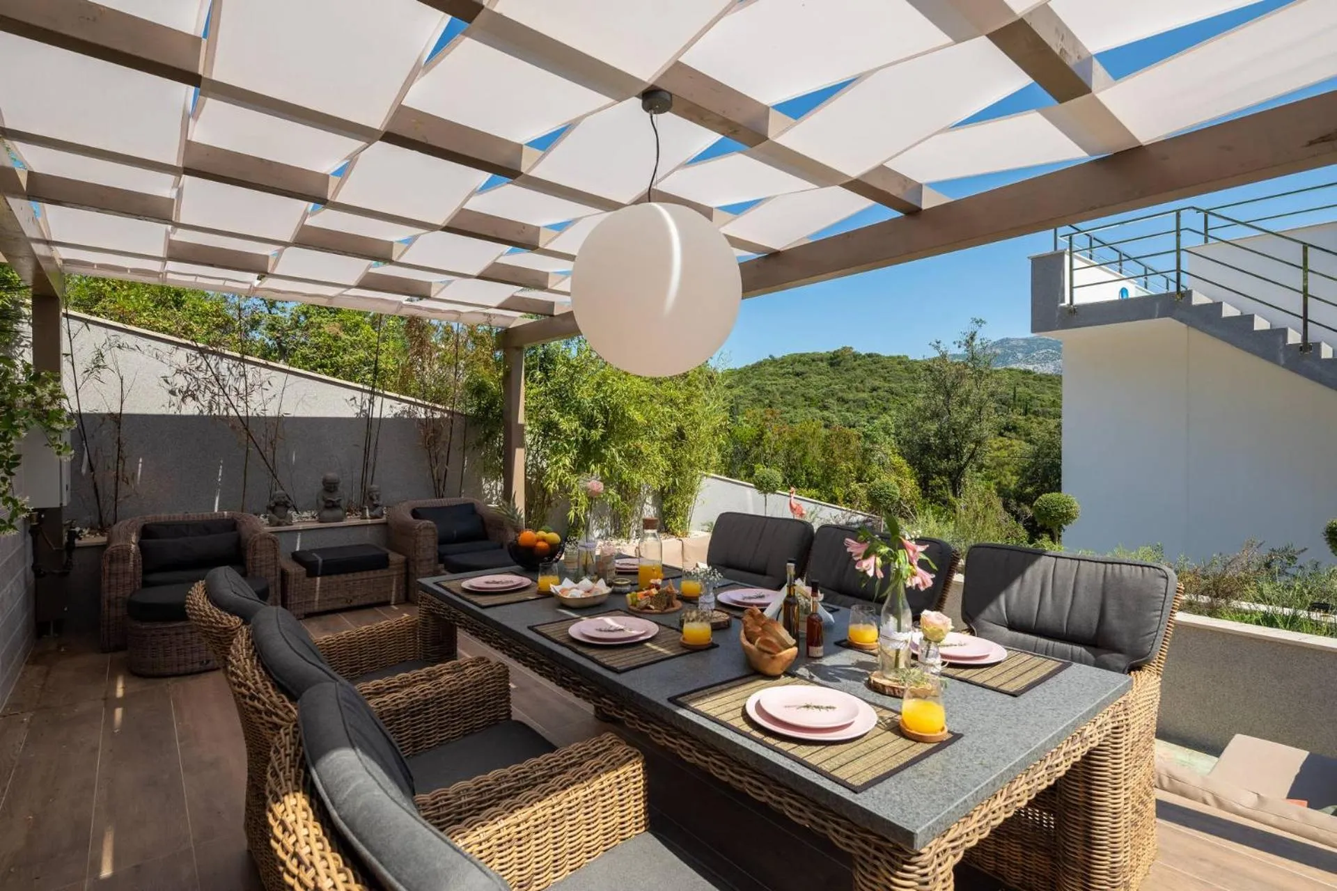 Dining area in Villa Buddha Bay
