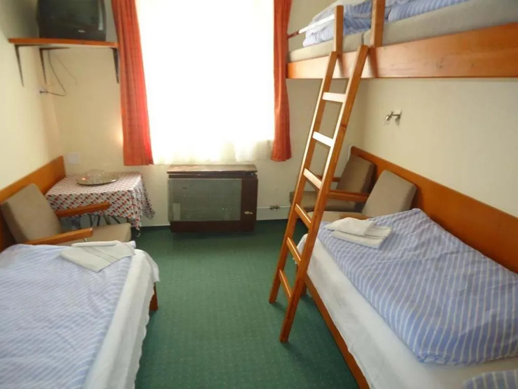 Photo of the whole room, Bed in Hotel Touring