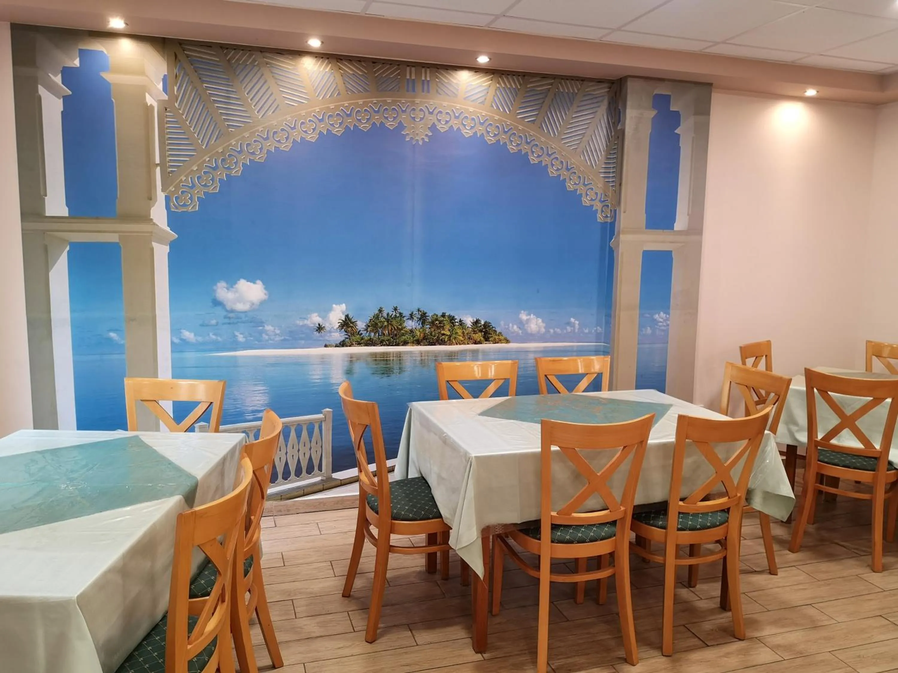 Restaurant/places to eat in Hotel Touring