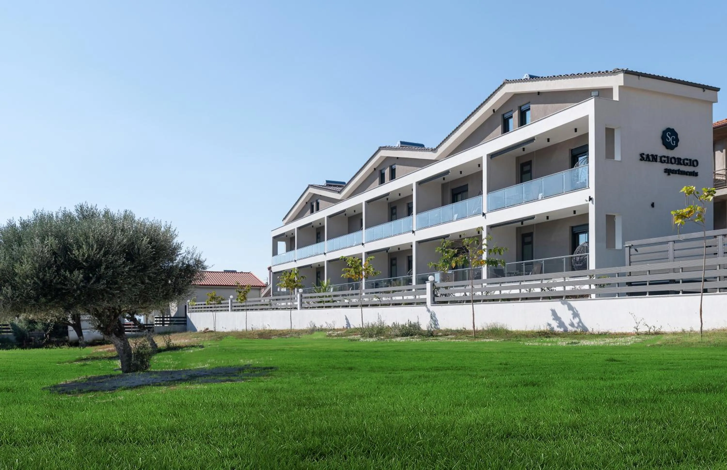 Property building in San Giorgio Apartments Nikiti