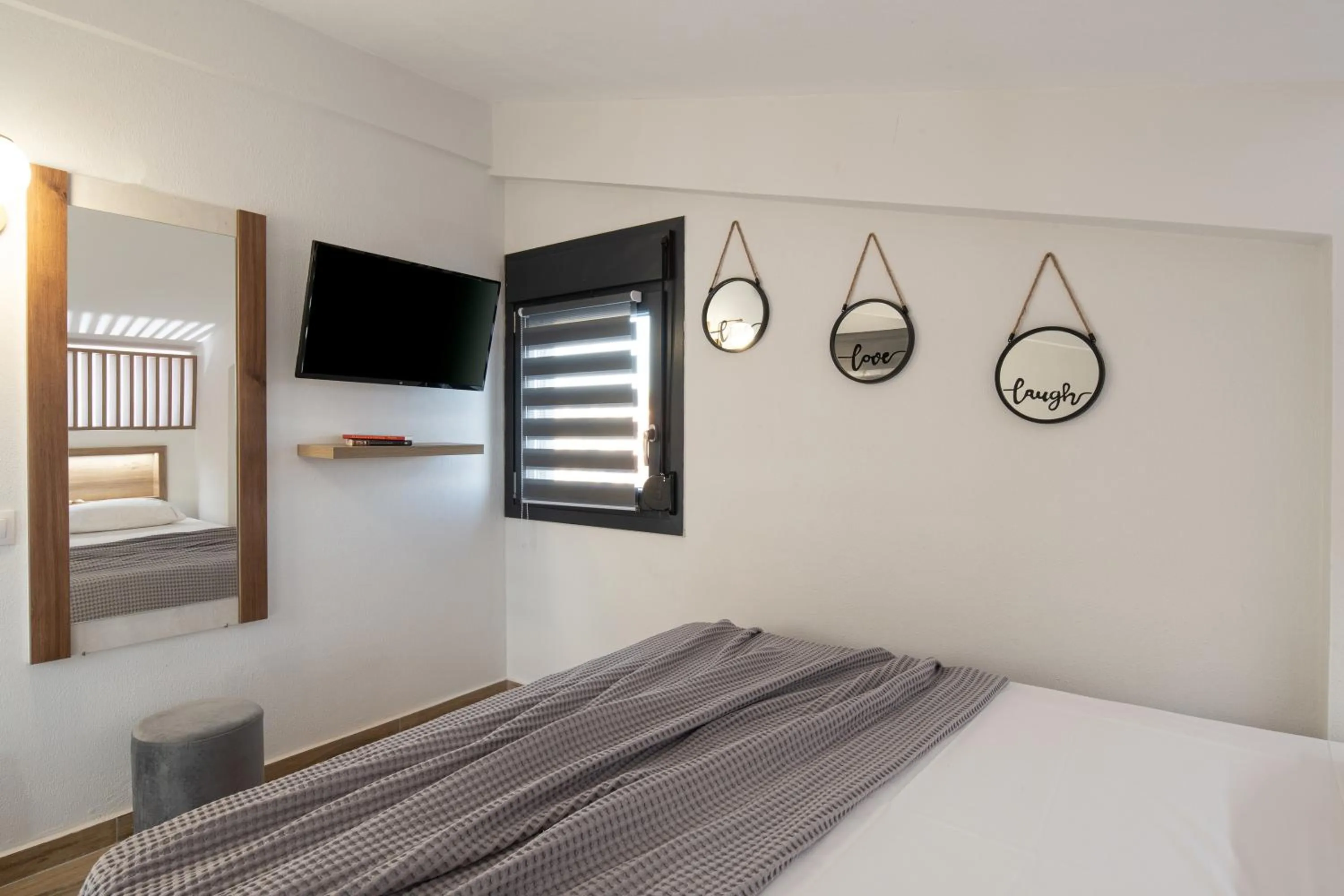 Bed in San Giorgio Apartments Nikiti