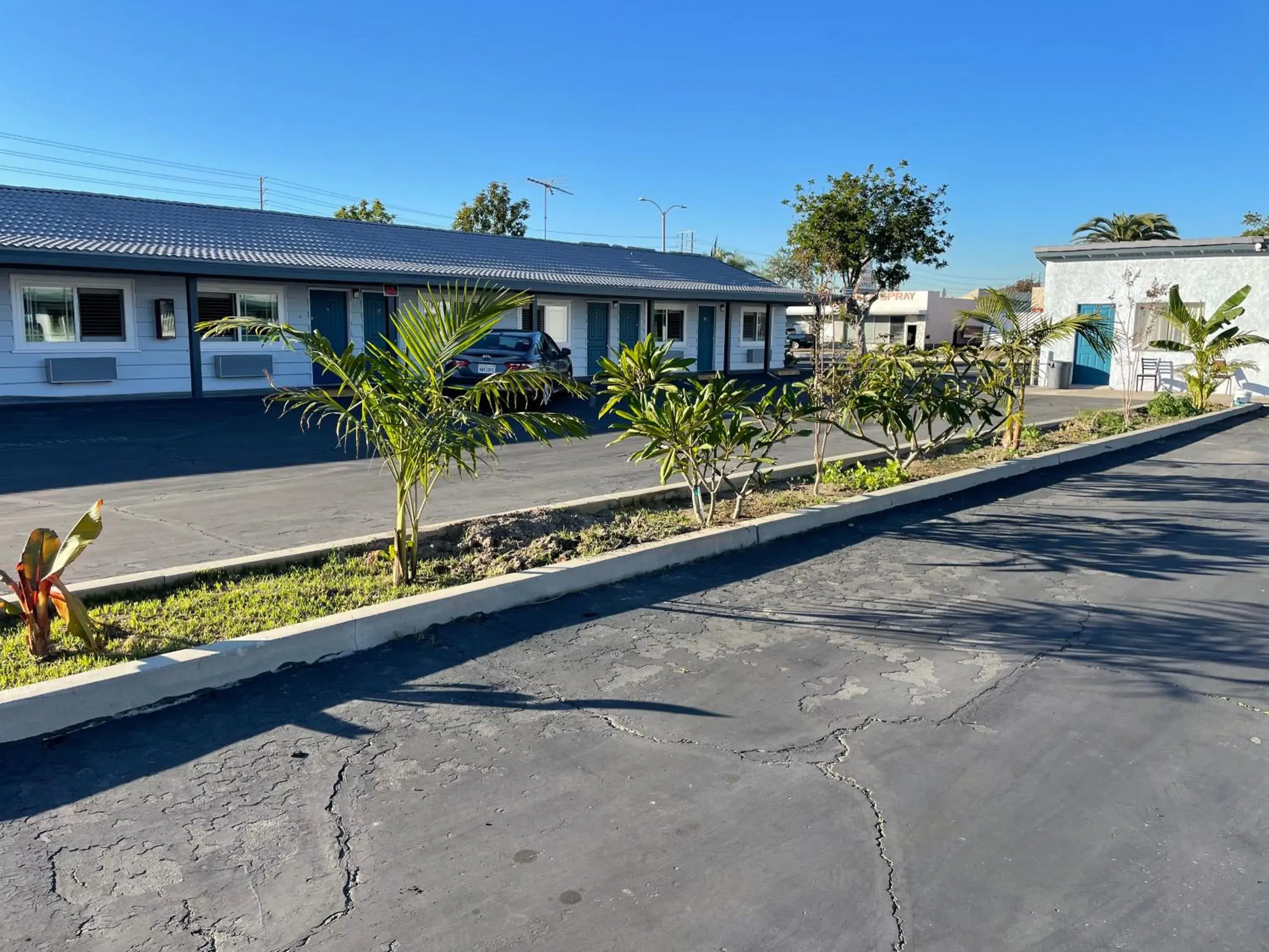 Property building in La Casa Motel, Garden Grove - Anaheim Property building in La Casa Motel, Garden Grove - Anaheim