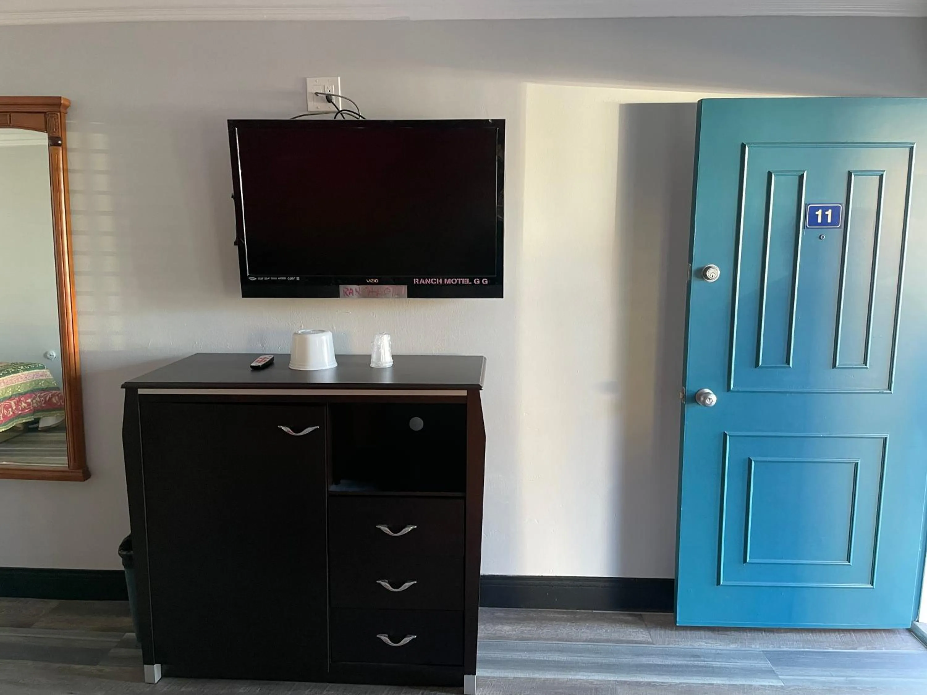 TV and multimedia in La Casa Motel, Garden Grove - Anaheim