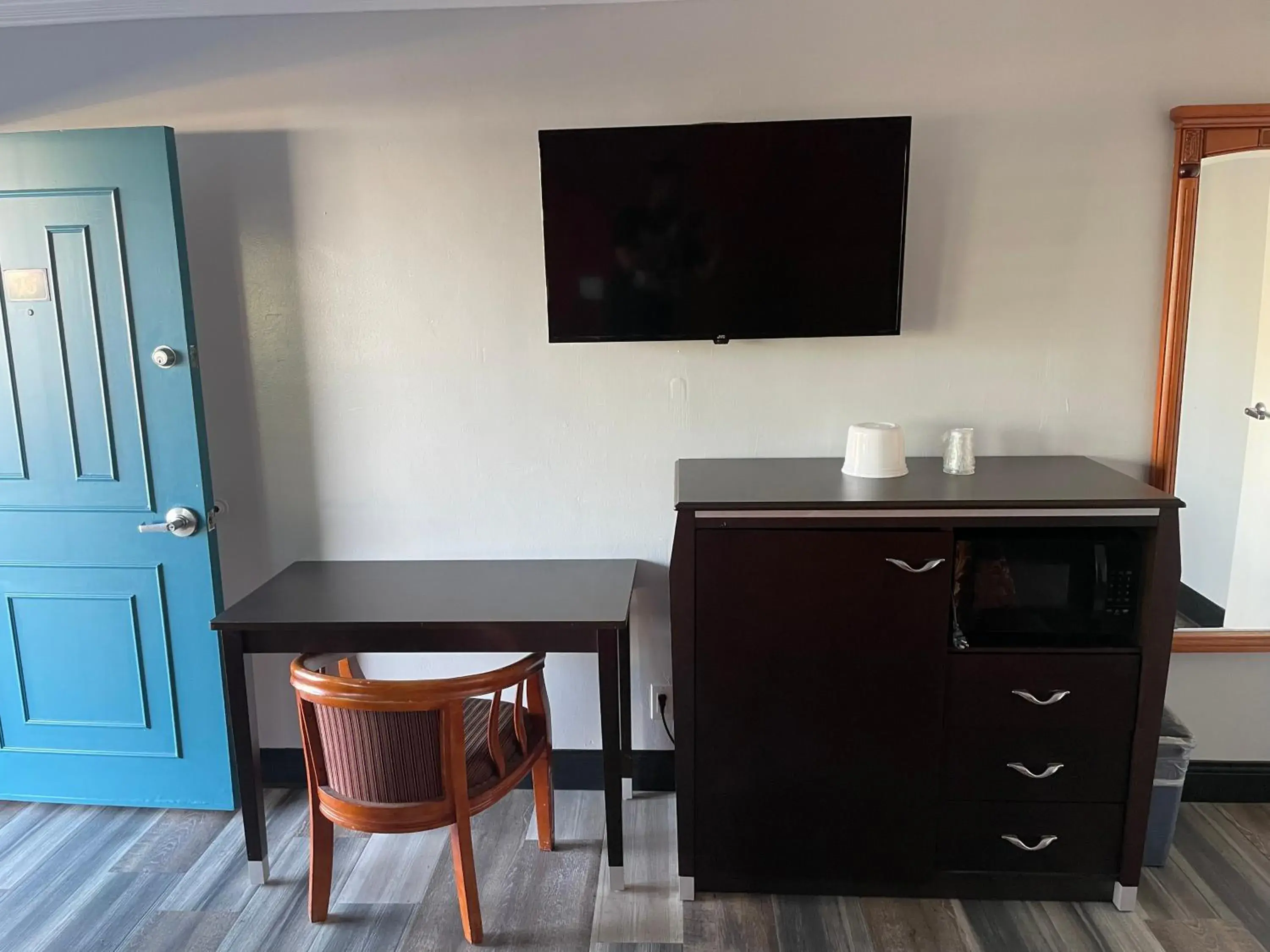 TV and multimedia in La Casa Motel, Garden Grove - Anaheim TV and multimedia in La Casa Motel, Garden Grove - Anaheim