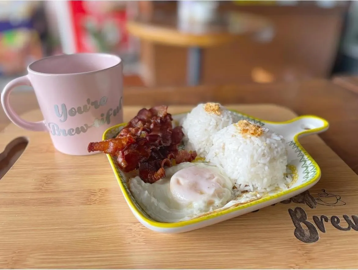 Food and drinks in A&E Apartelle