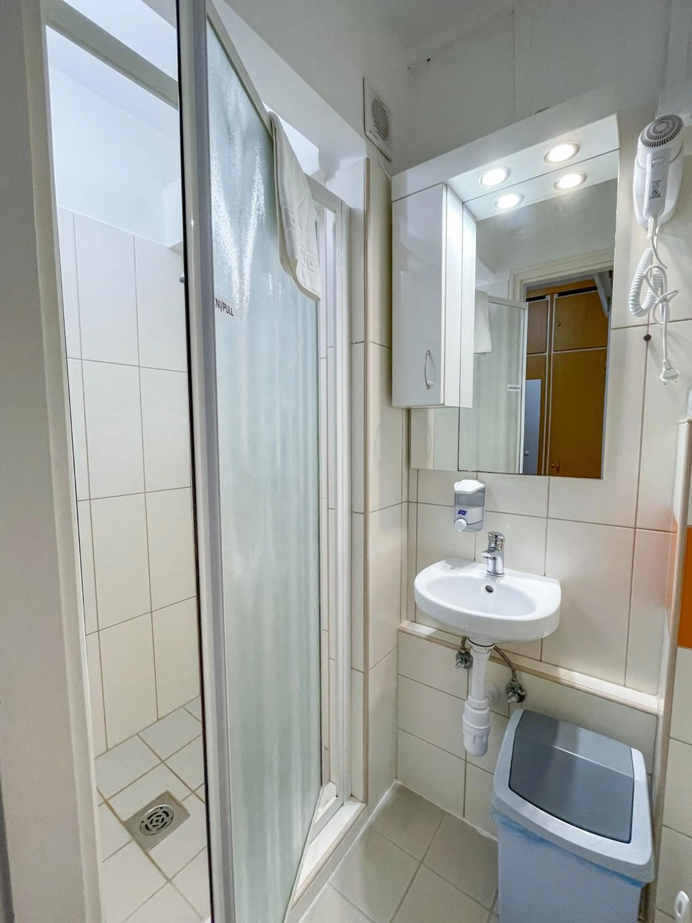Shower in Tisza Sport Hotel