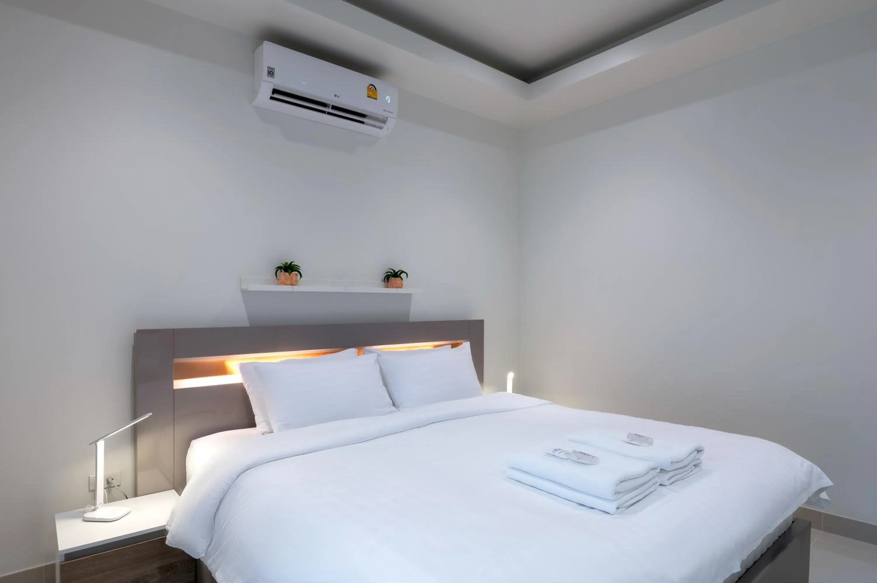 Bedroom, Bed in Orchid Paradise Homes OPV 421