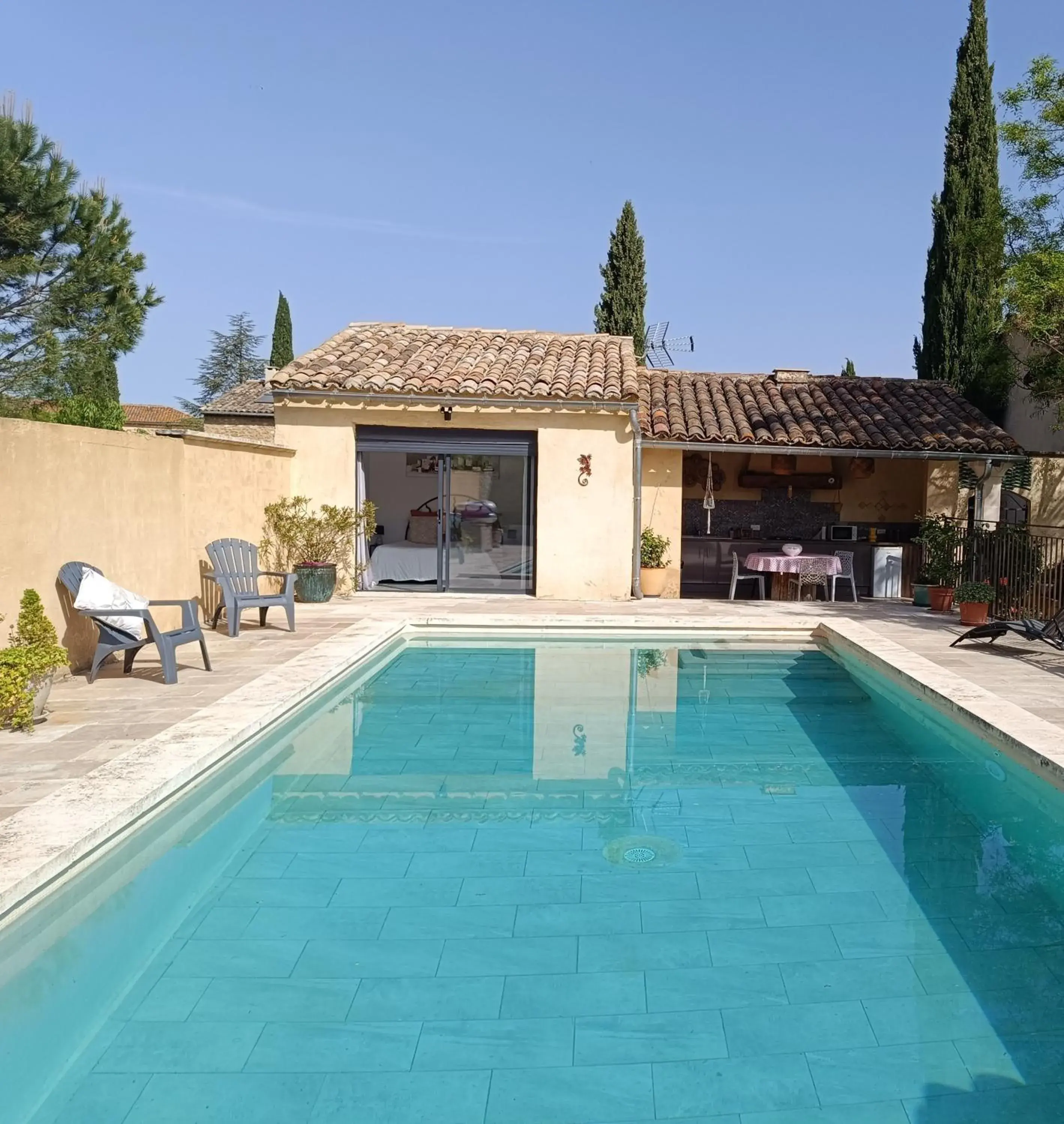 Double Room with Pool View in chambre d hotes la dragonne Double Room with Pool View in chambre d hotes la dragonne