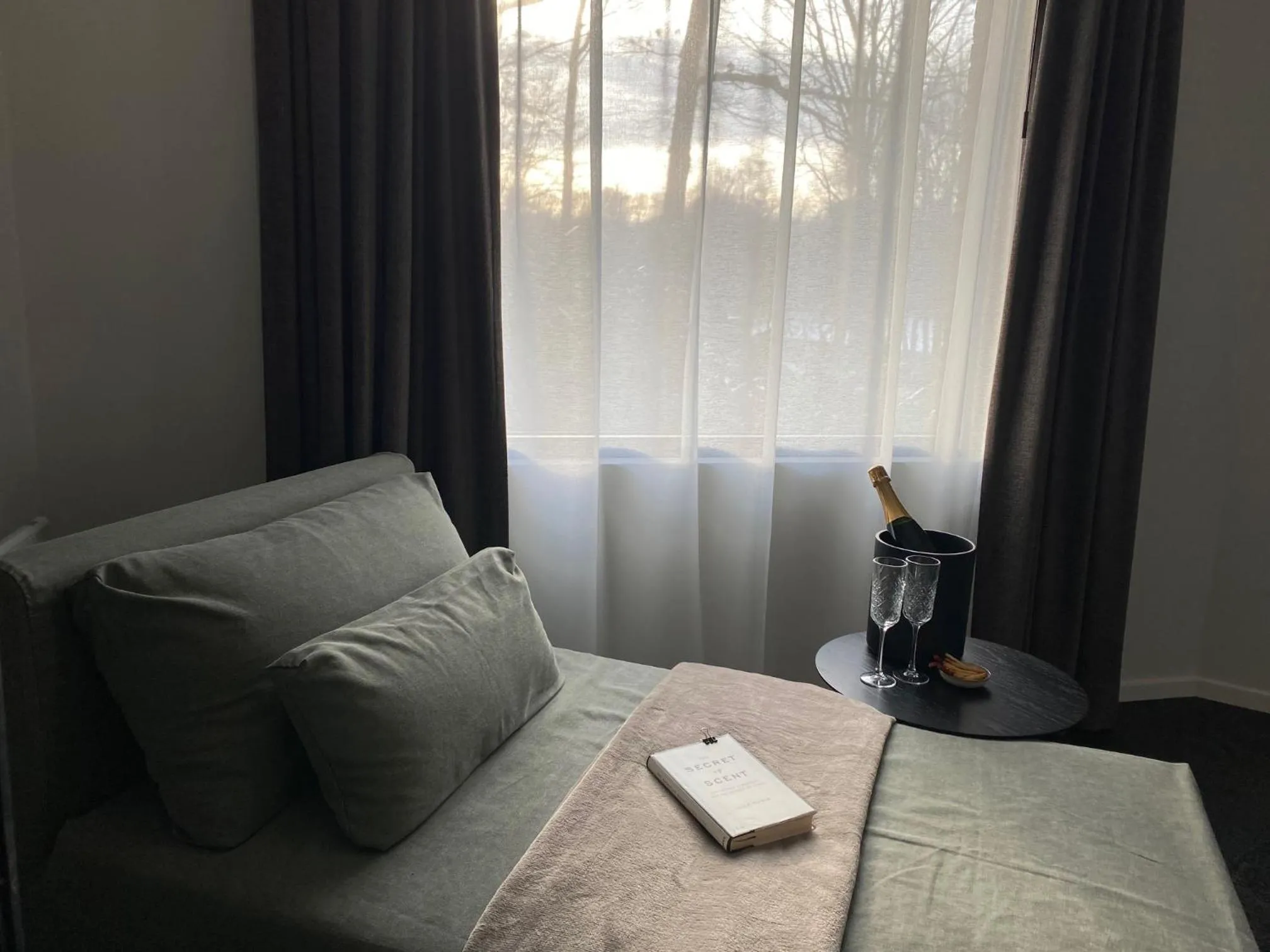 Seating area, Bed in B&B Miranoza