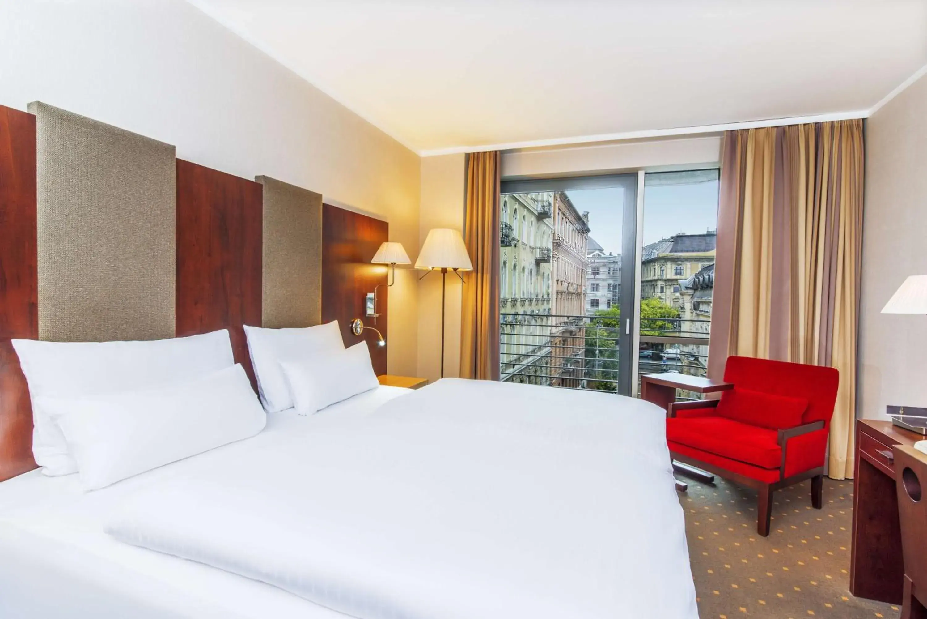Photo of the whole room, Bed in NH Budapest City Photo of the whole room, Bed in NH Budapest City