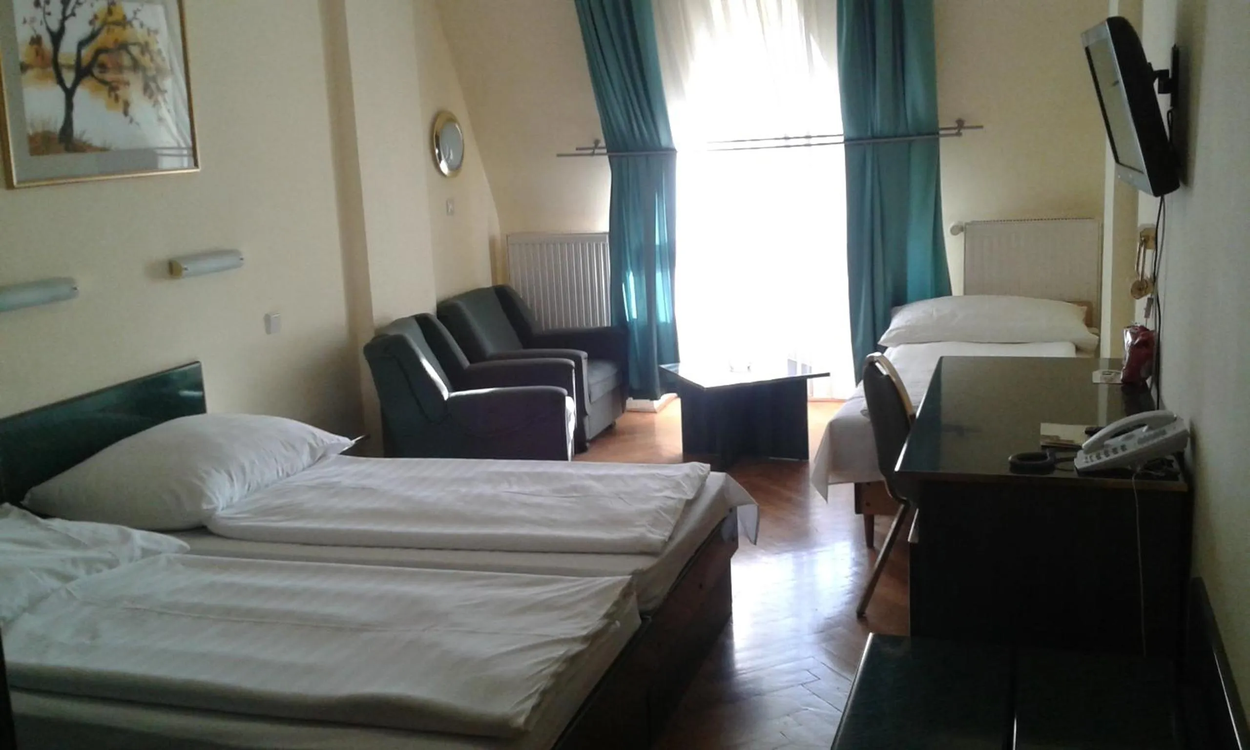 Day, Bed in Hotel Bara Budapest