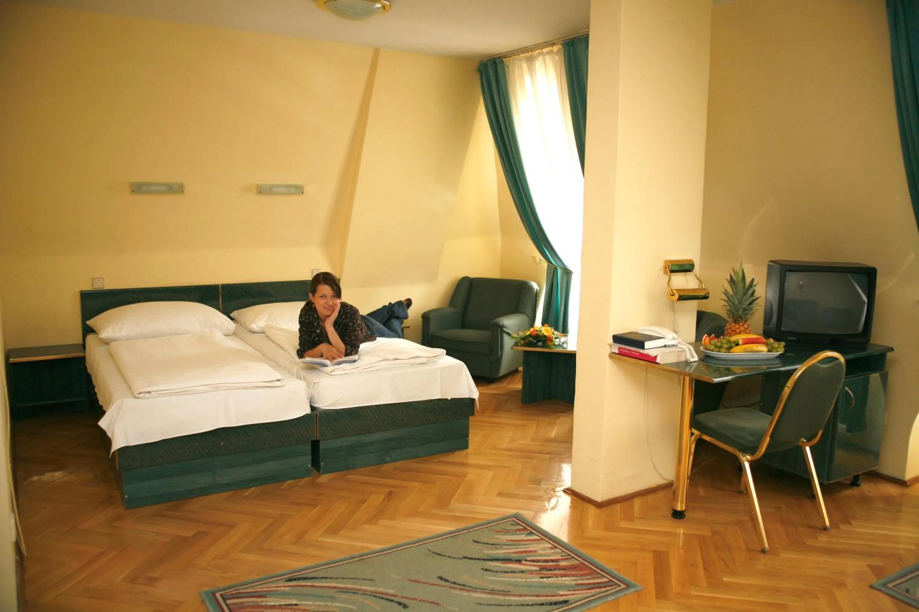 Photo of the whole room, Bed in Hotel Bara Budapest
