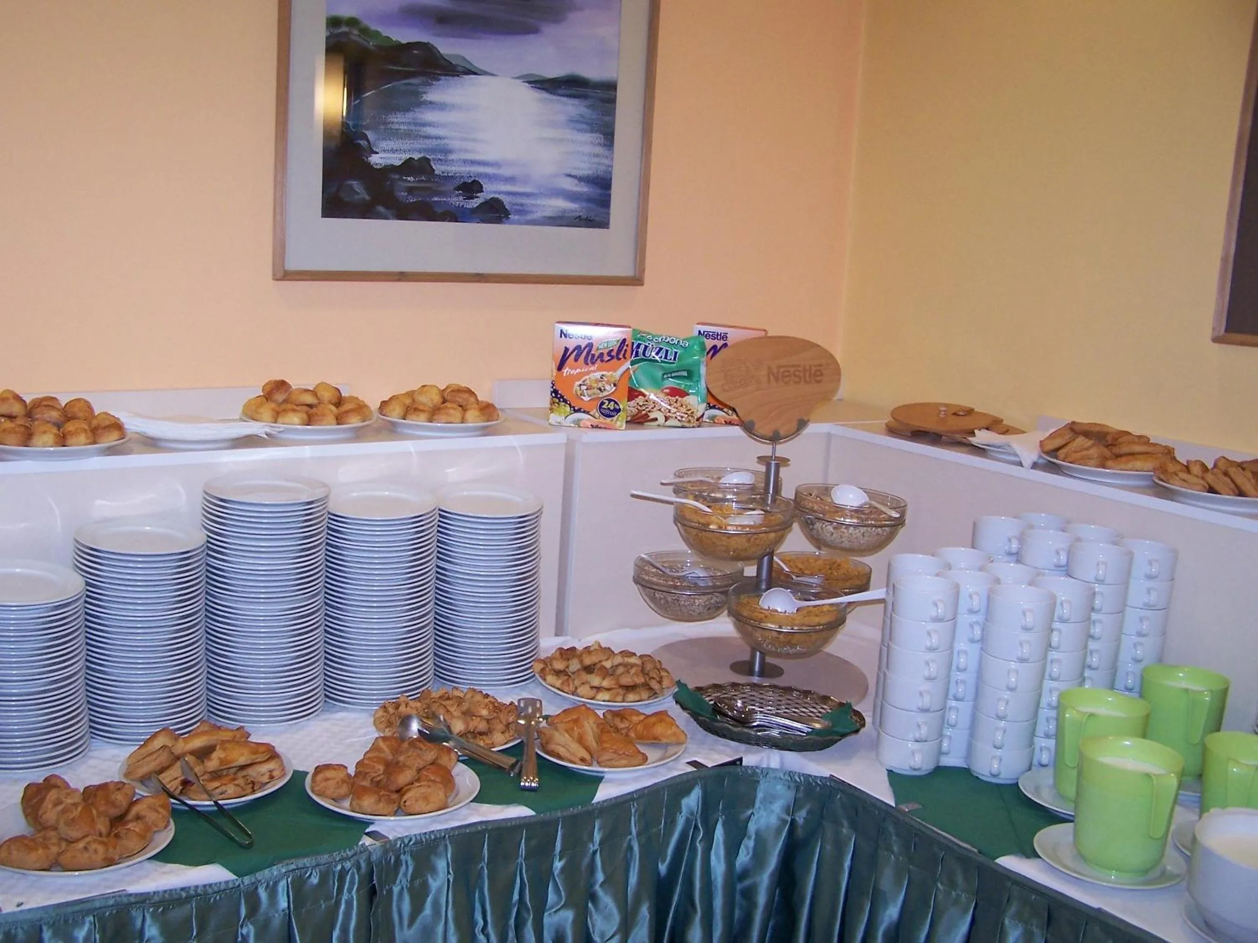 Restaurant/places to eat in Hotel Bara Budapest