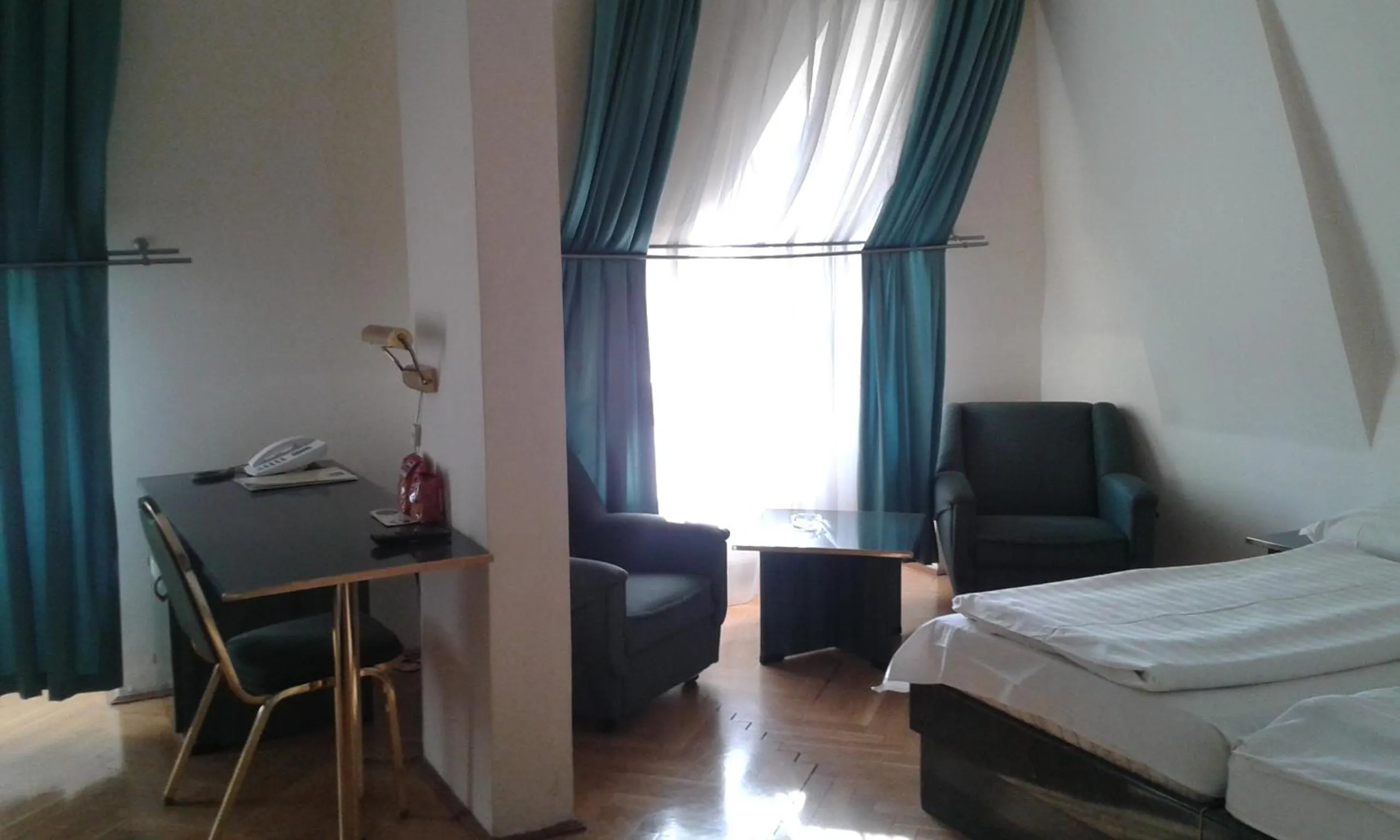 Photo of the whole room, Bed in Hotel Bara Budapest