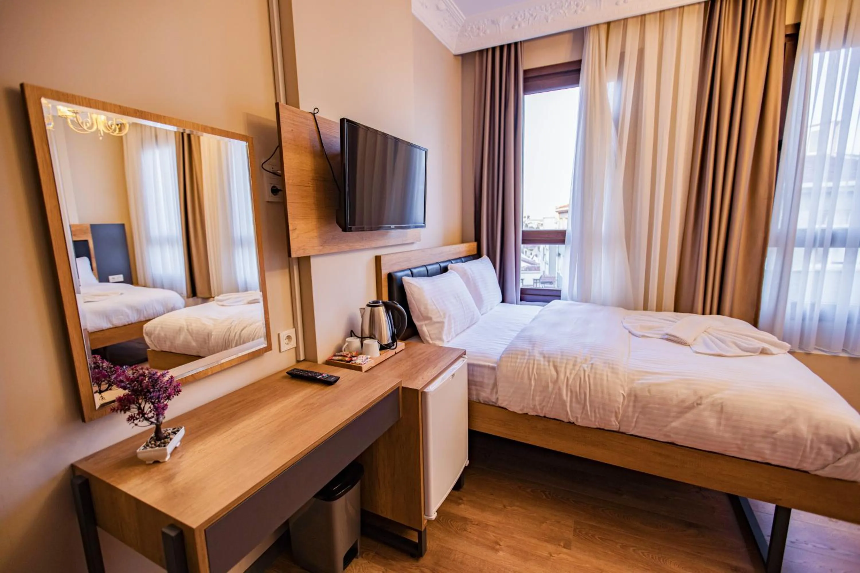 TV and multimedia, Bed in Grand Balyan Hotel & Restaurant