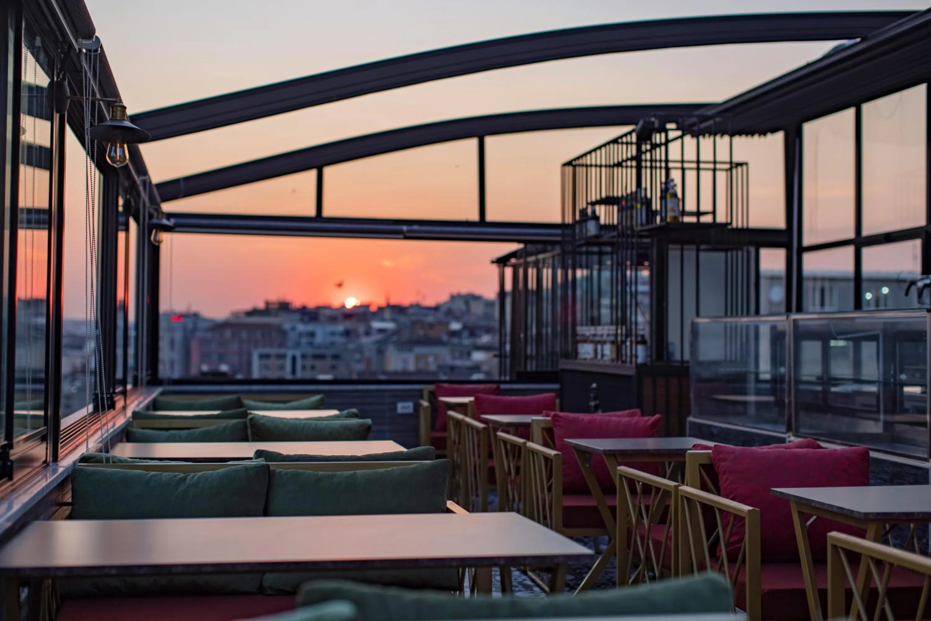 Restaurant/places to eat in Grand Balyan Hotel & Restaurant