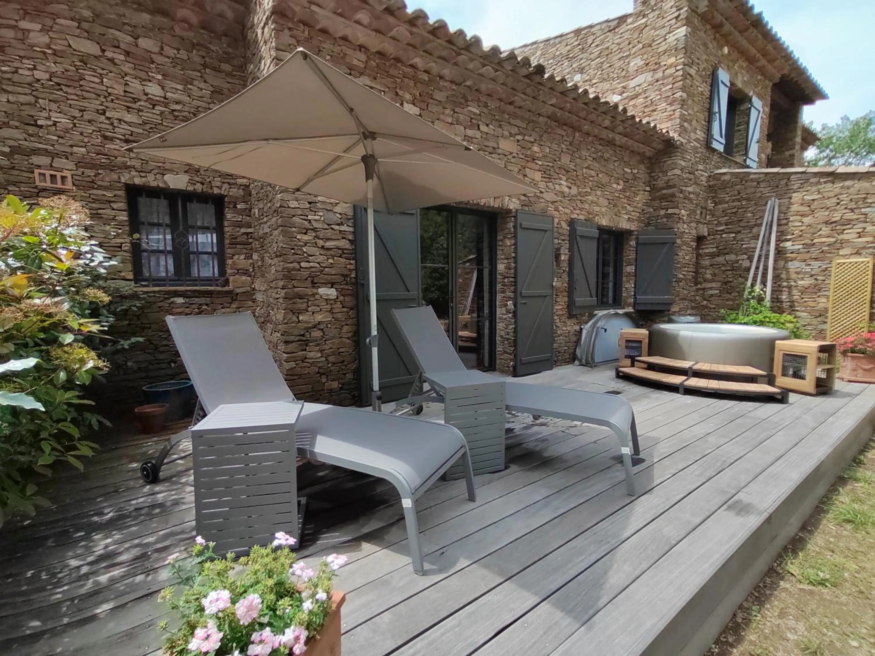 Patio in Domaine des Chênes de la Galline