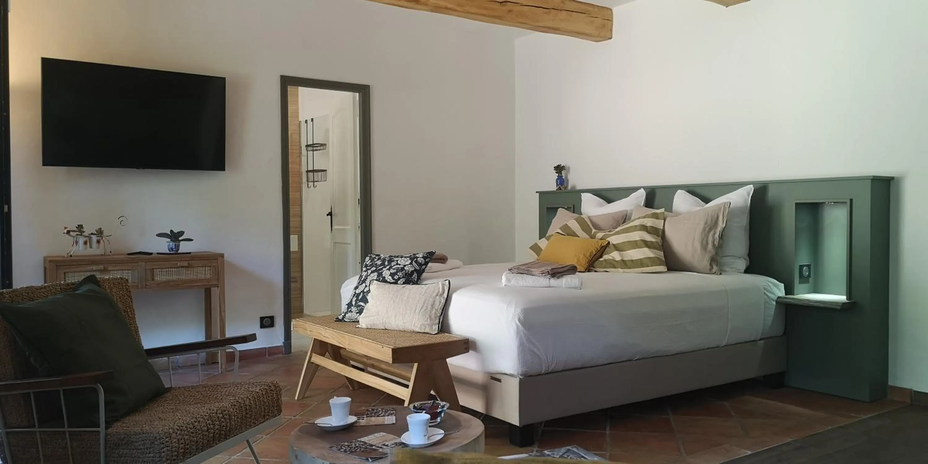 Bedroom, Bed in Domaine des Chênes de la Galline