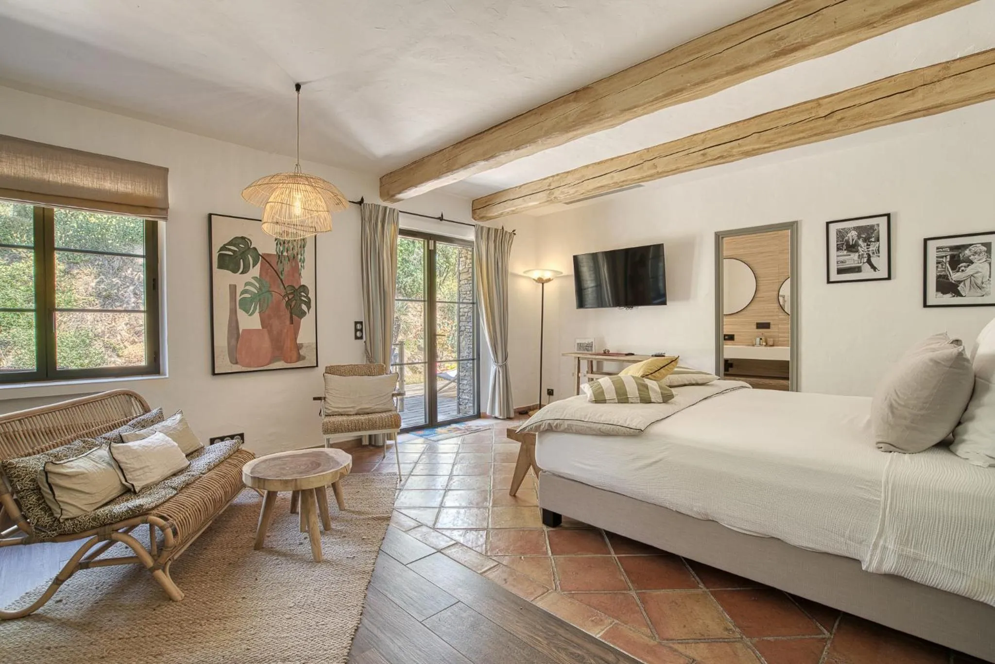 Photo of the whole room, Bed in Domaine des Chênes de la Galline