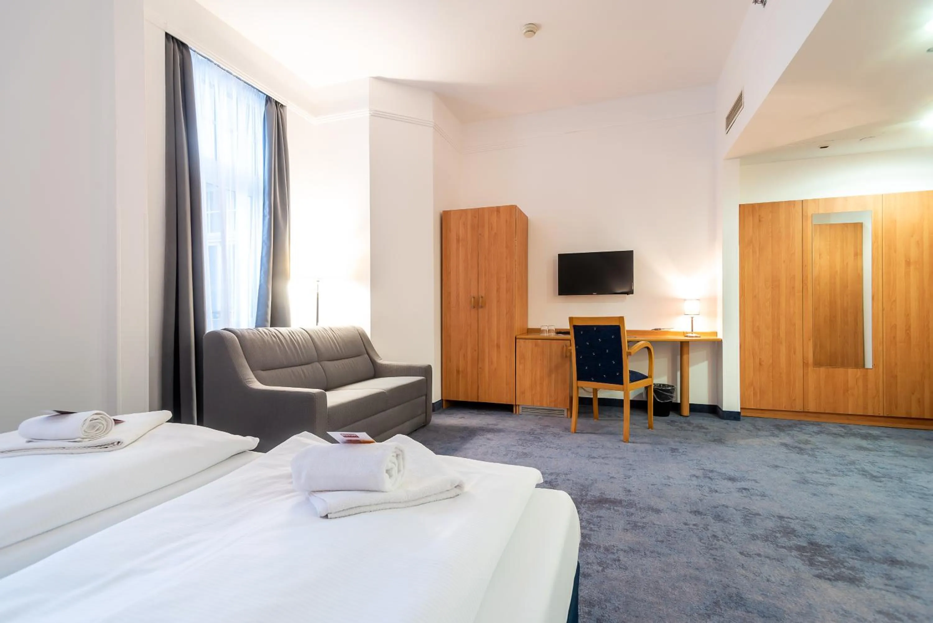 Photo of the whole room in East City Budapest