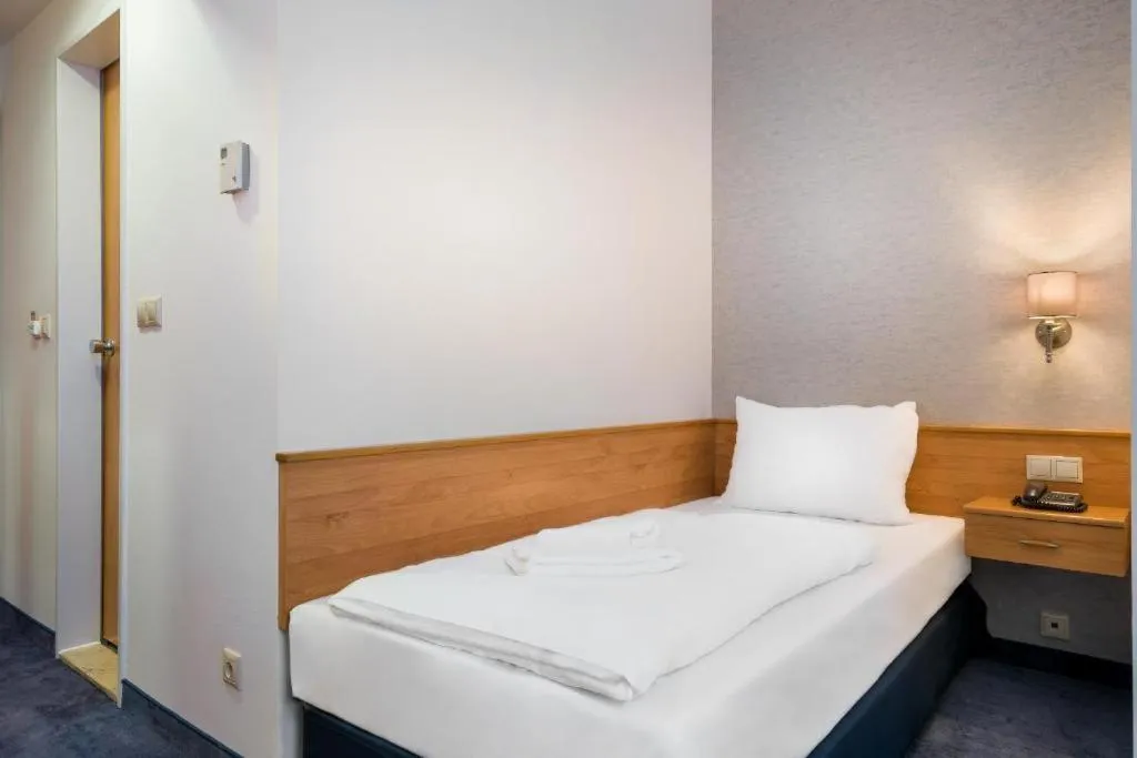 Bedroom, Bed in East City Budapest