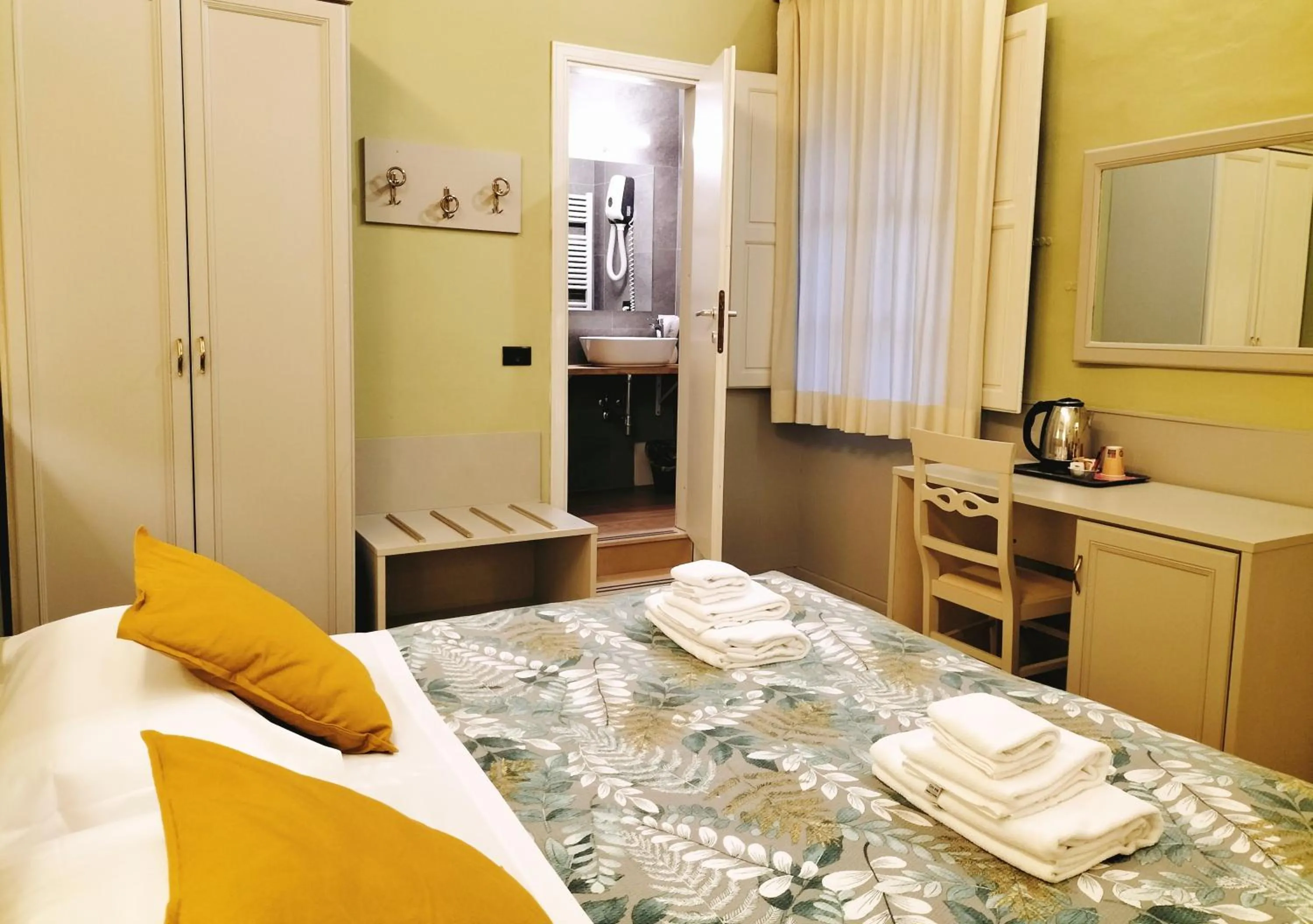 Bed in Hotel Camilla Firenze