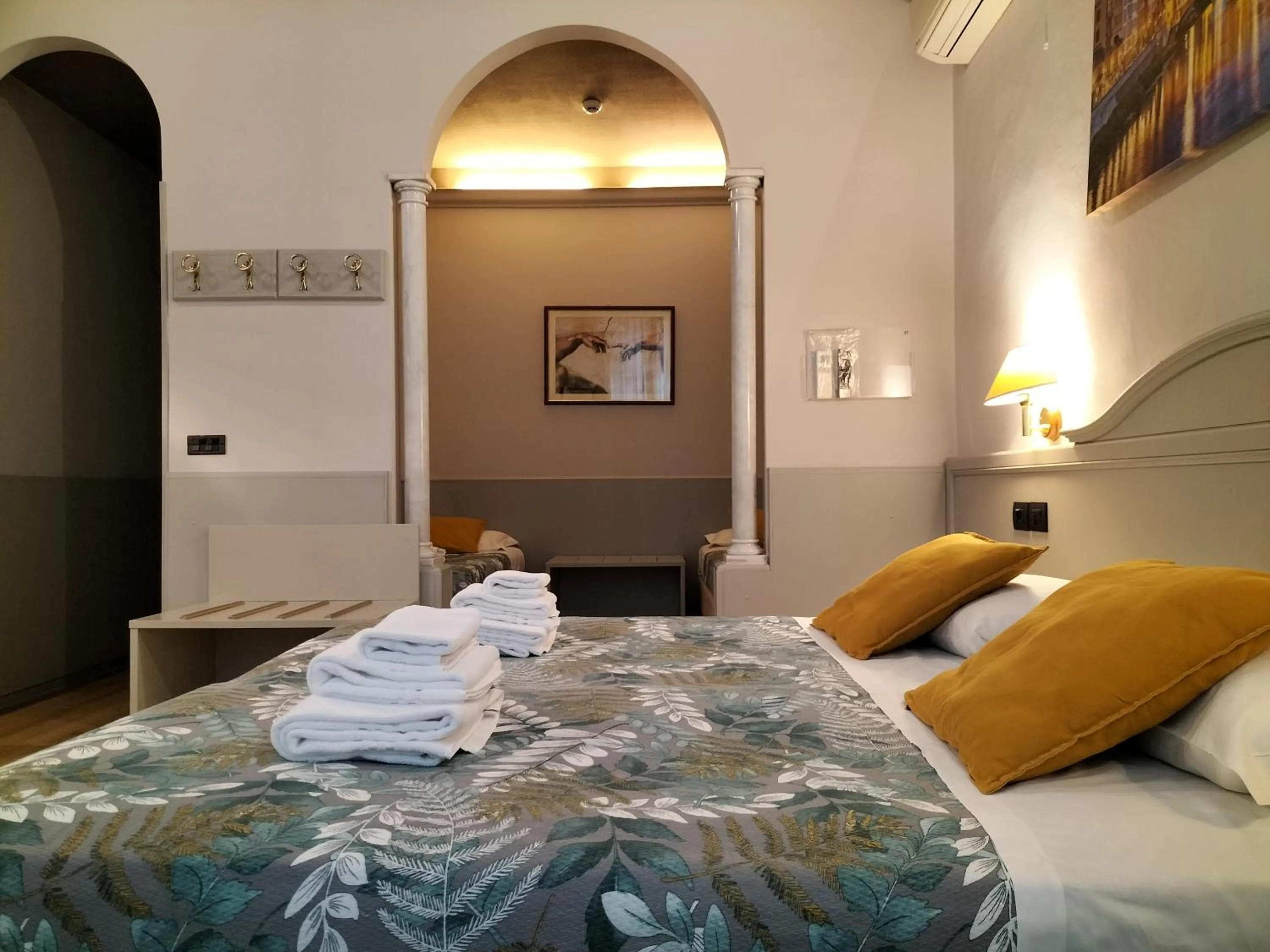Bed in Hotel Camilla Firenze