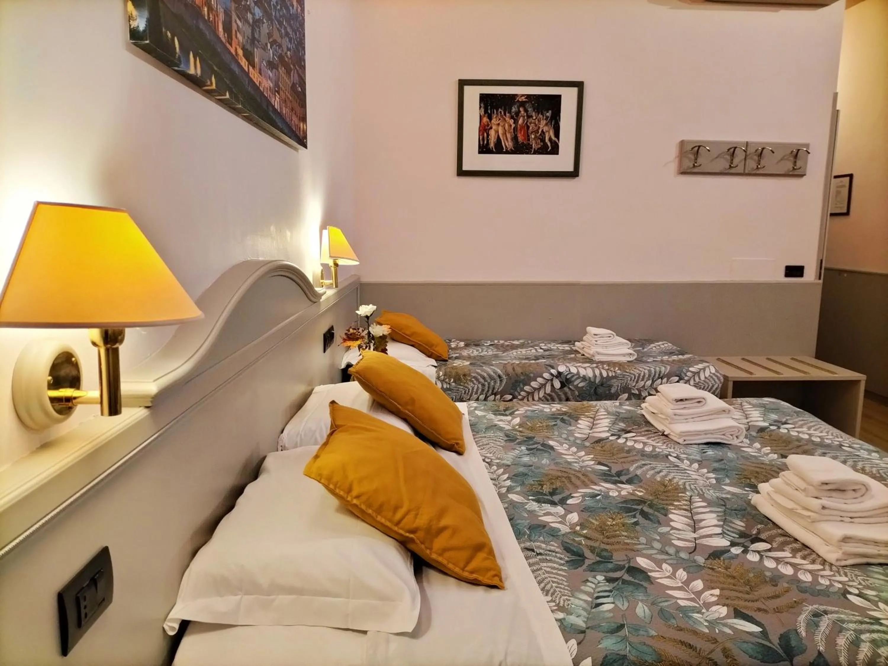 Bed in Hotel Camilla Firenze