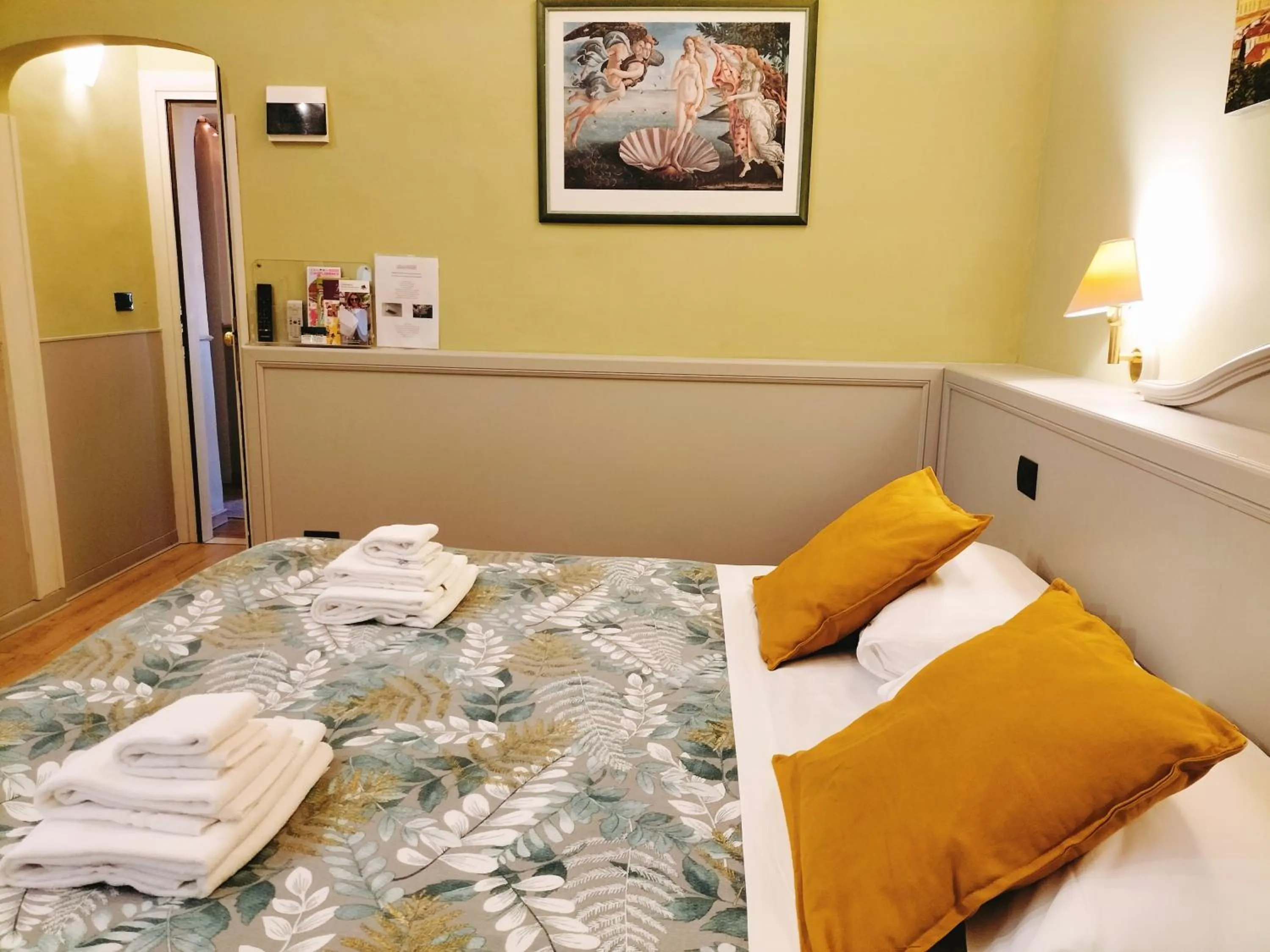 Bed in Hotel Camilla Firenze