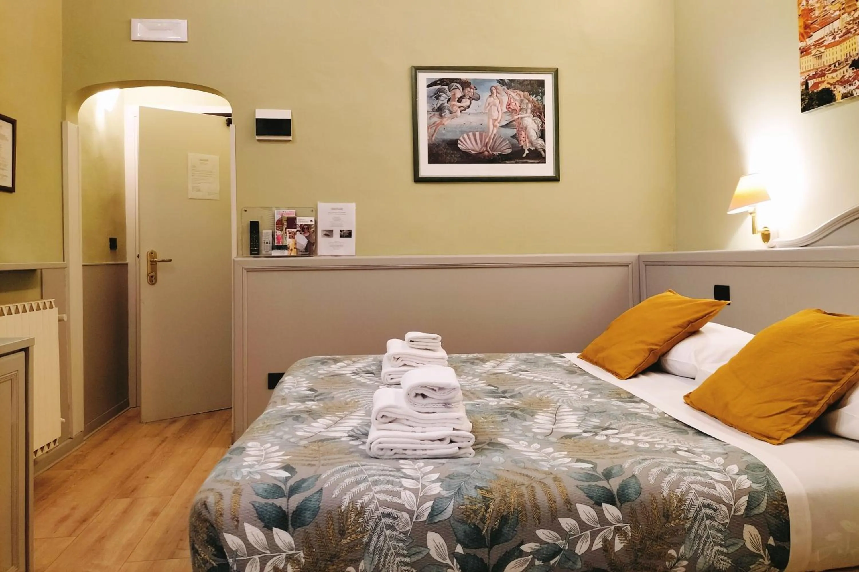 Bed in Hotel Camilla Firenze