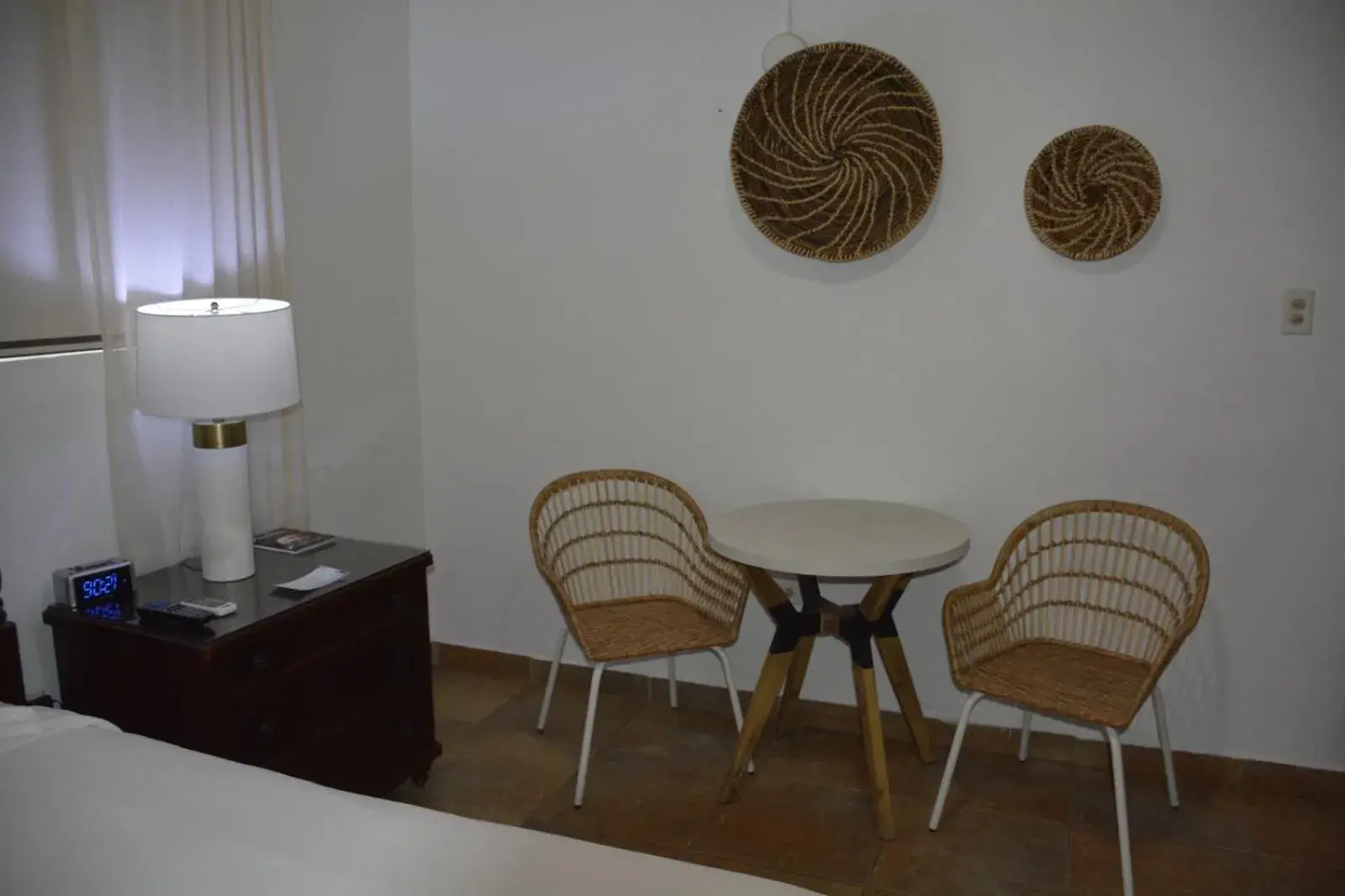 Queen Room in Turtle Bay Inn Queen Room in Turtle Bay Inn