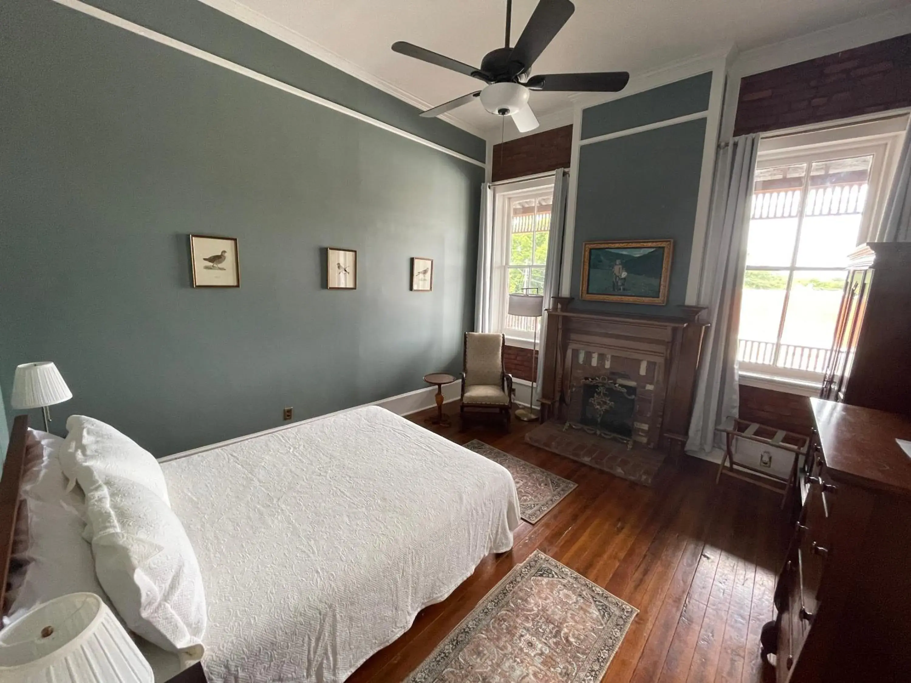 Standard Queen Room in The Grand Hotel Standard Queen Room in The Grand Hotel