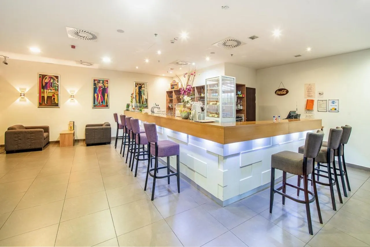 Lounge or bar in Hunguest Hotel Gyula