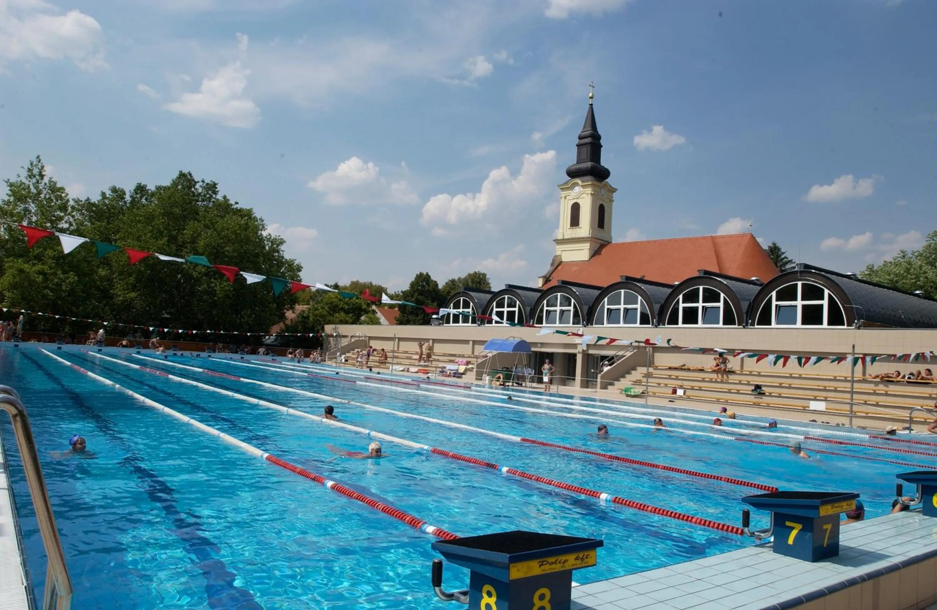 Swimming pool in Hunguest Hotel Gyula
