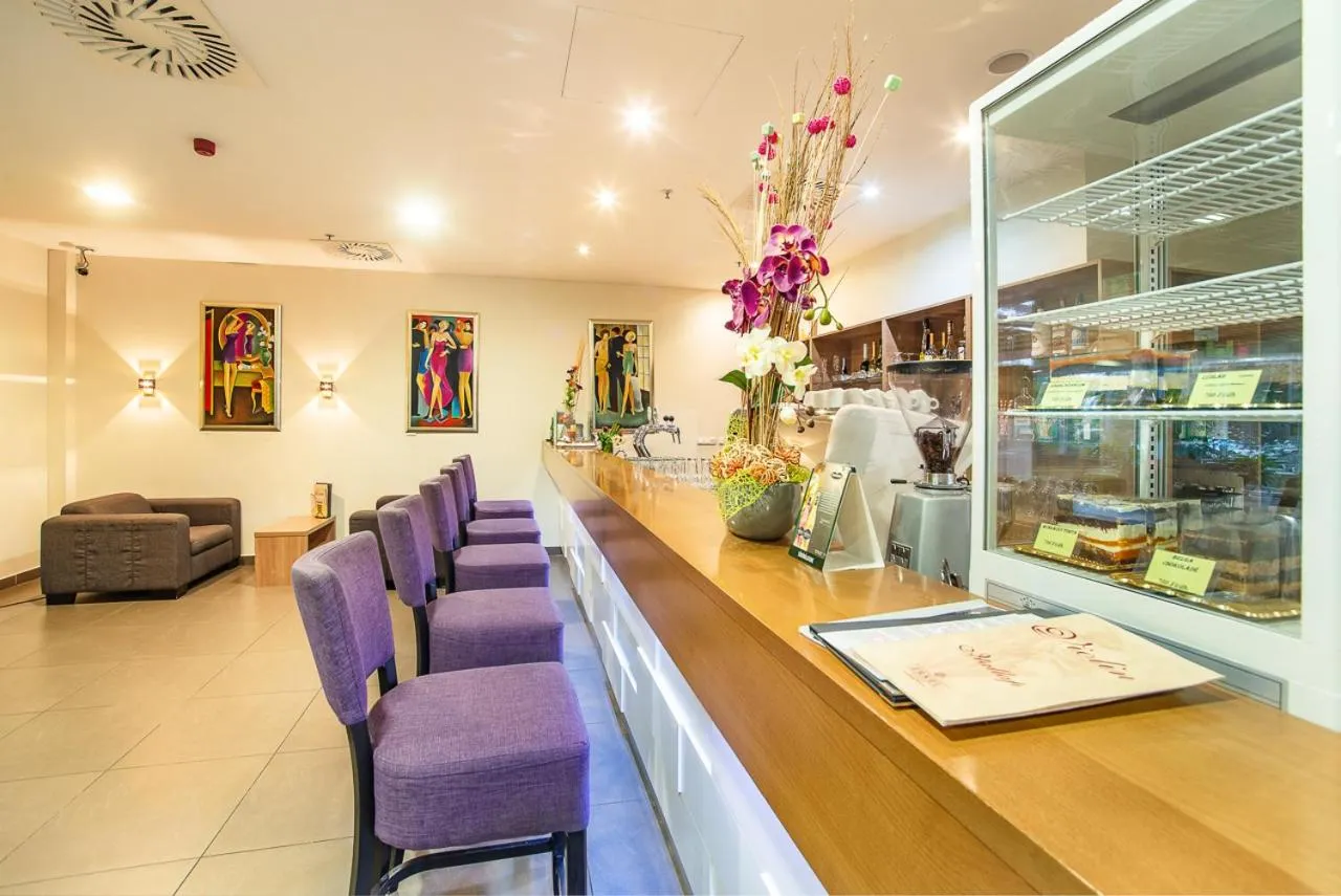 Lounge or bar in Hunguest Hotel Gyula