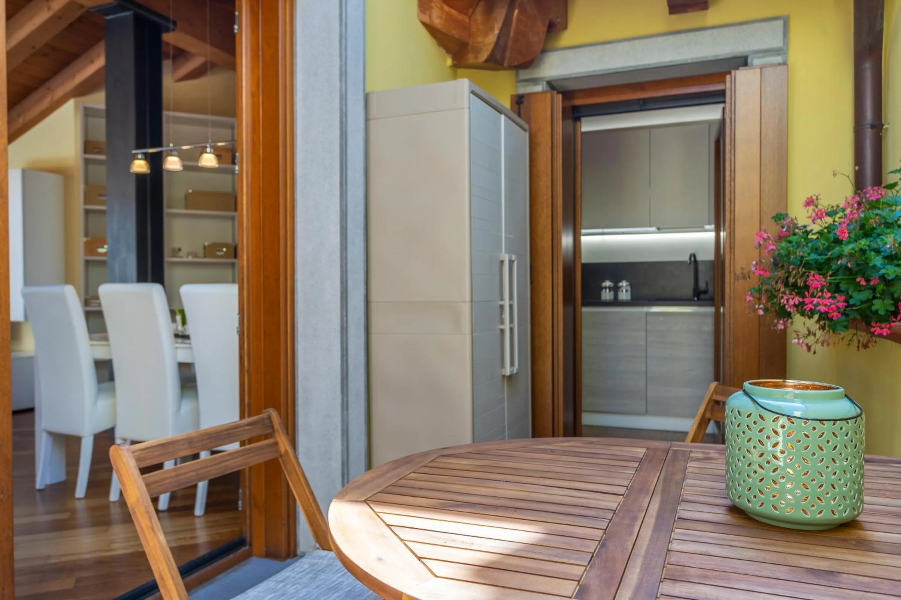 GuestHost - New Deal - APT with Terrace & Netflix