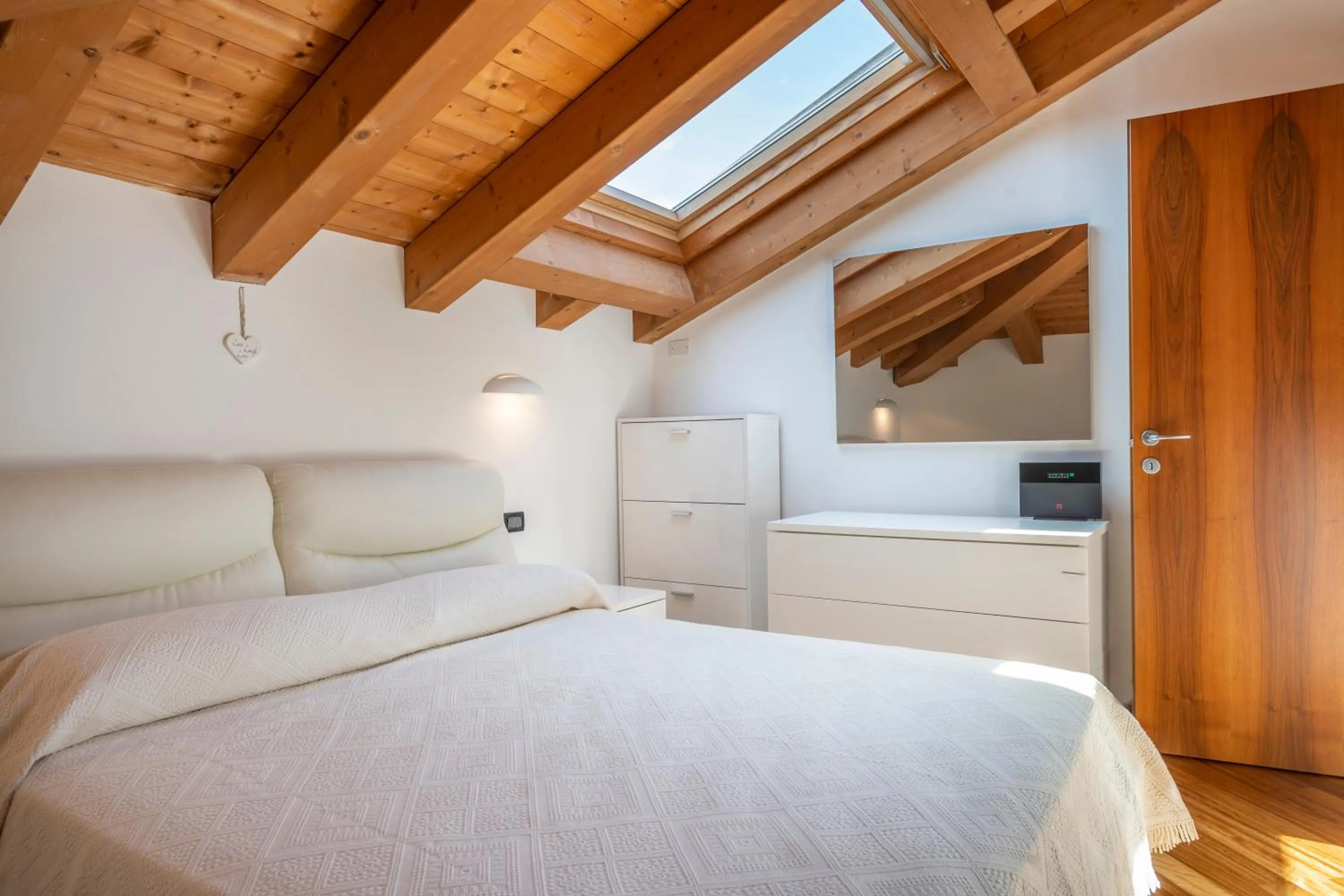 GuestHost - New Deal - APT with Terrace & Netflix
