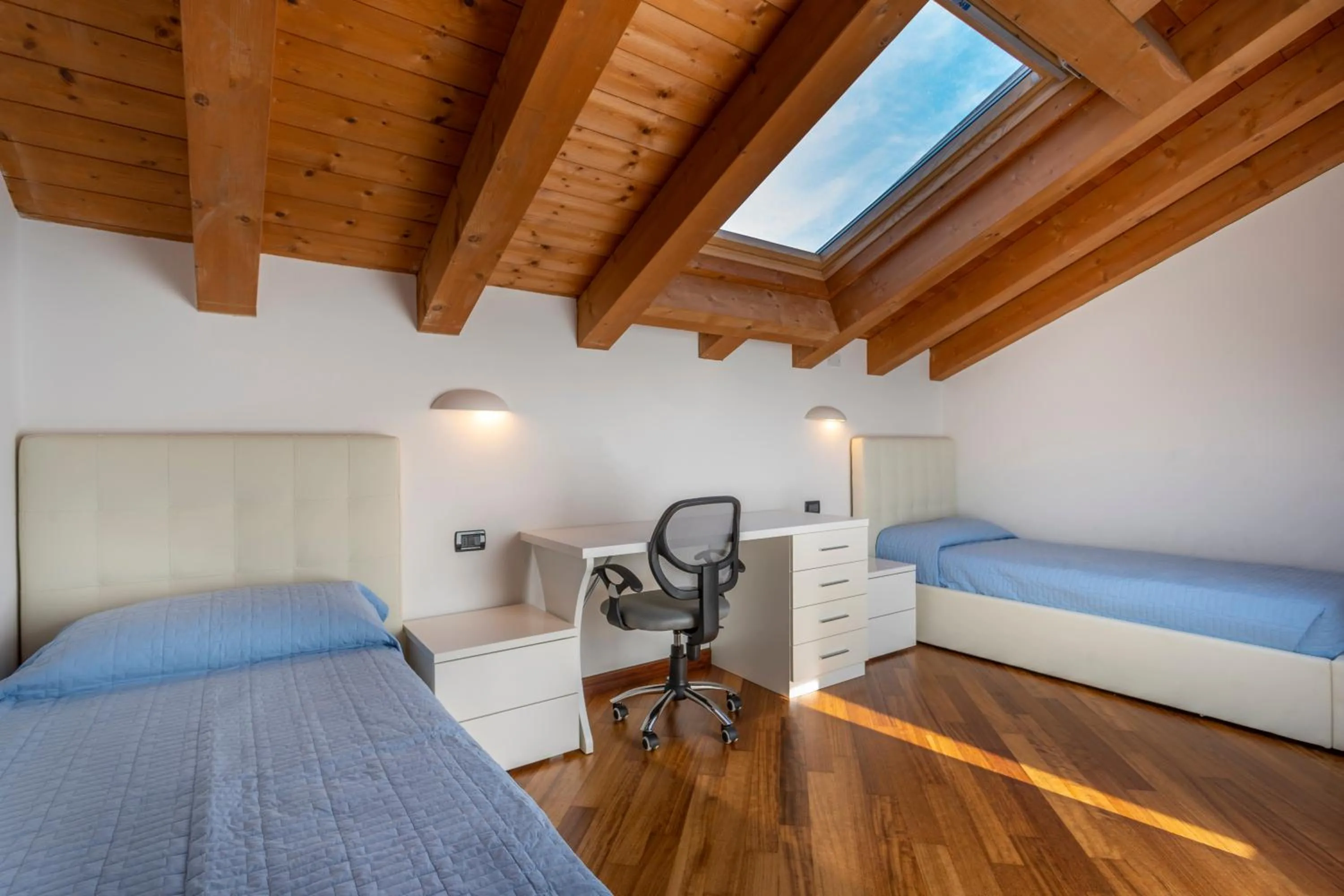 GuestHost - New Deal - APT with Terrace & Netflix