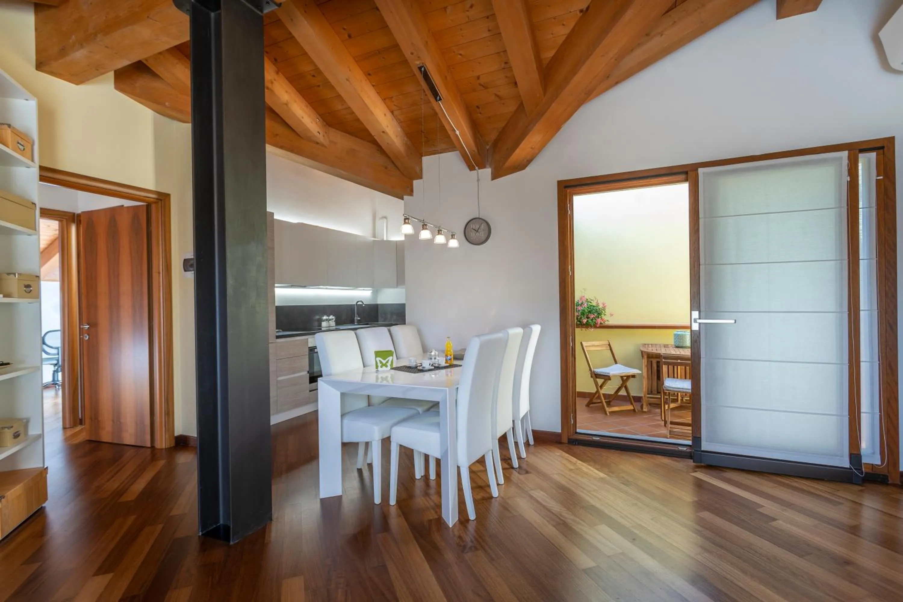 GuestHost - New Deal - APT with Terrace & Netflix
