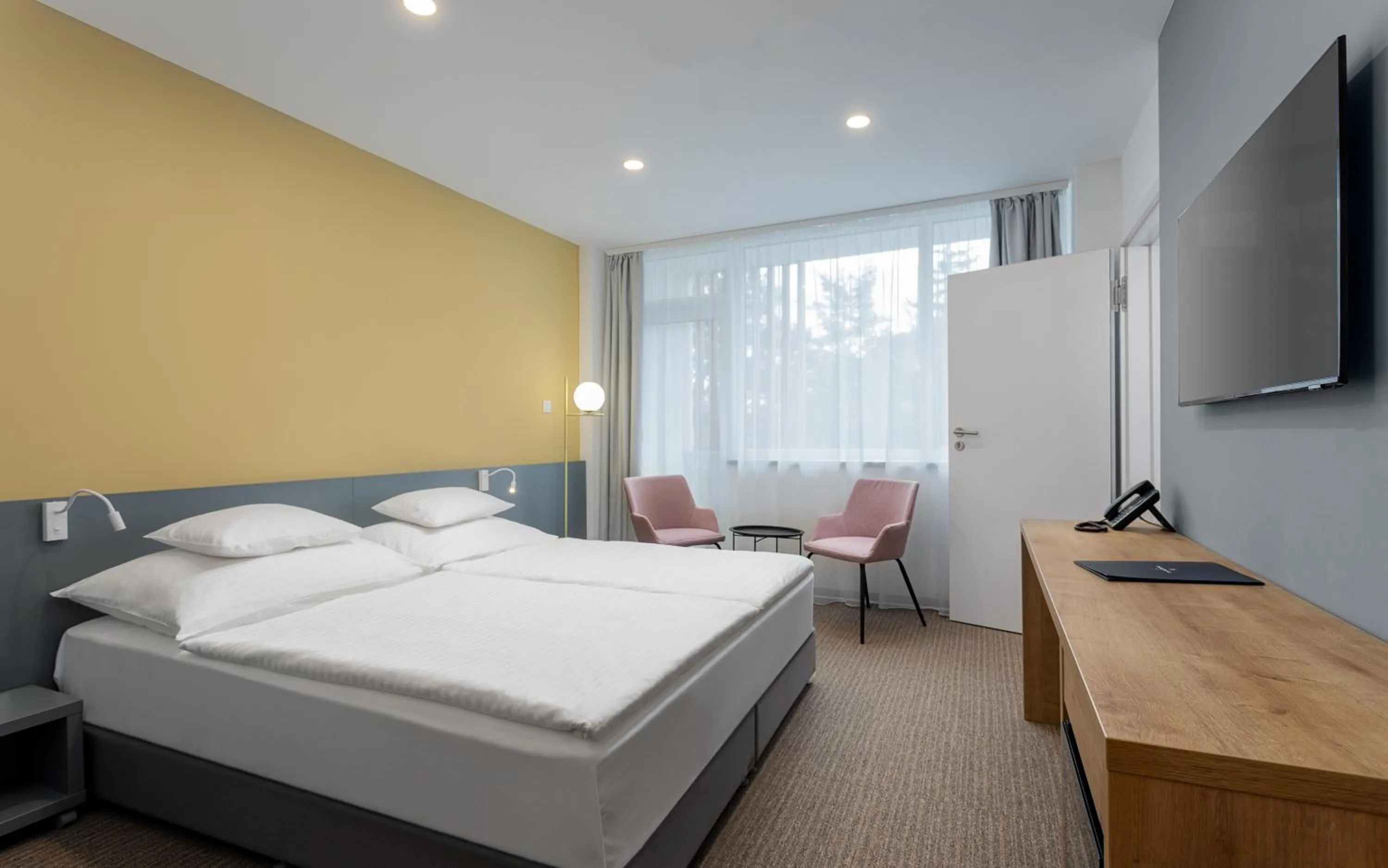 Photo of the whole room, Bed in Hunguest Hotel Béke