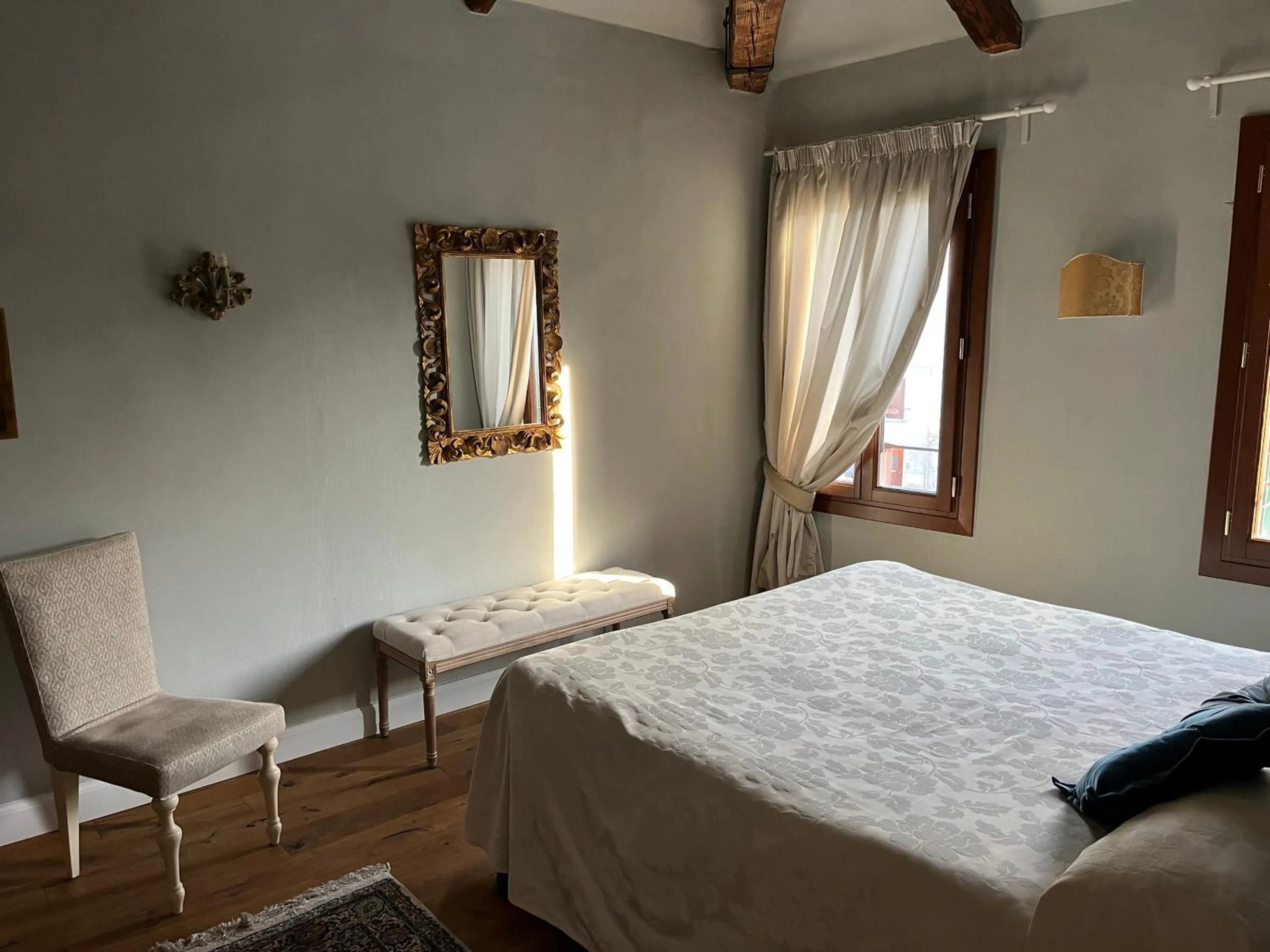 Bedroom, Bed in Casa Virginia direct at the canal Cannaregio with own roof terrace