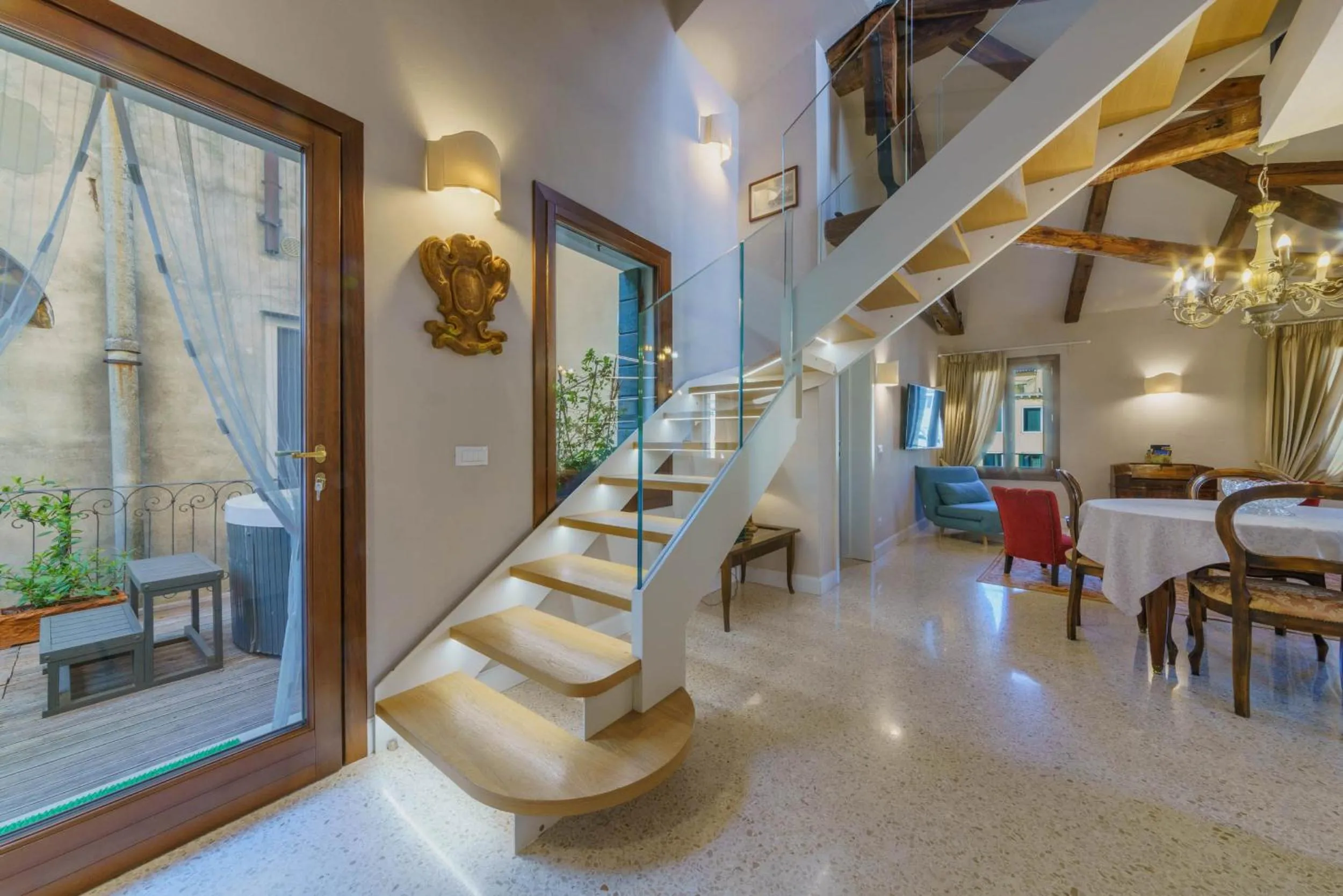 Casa Virginia direct at the canal Cannaregio with own roof terrace