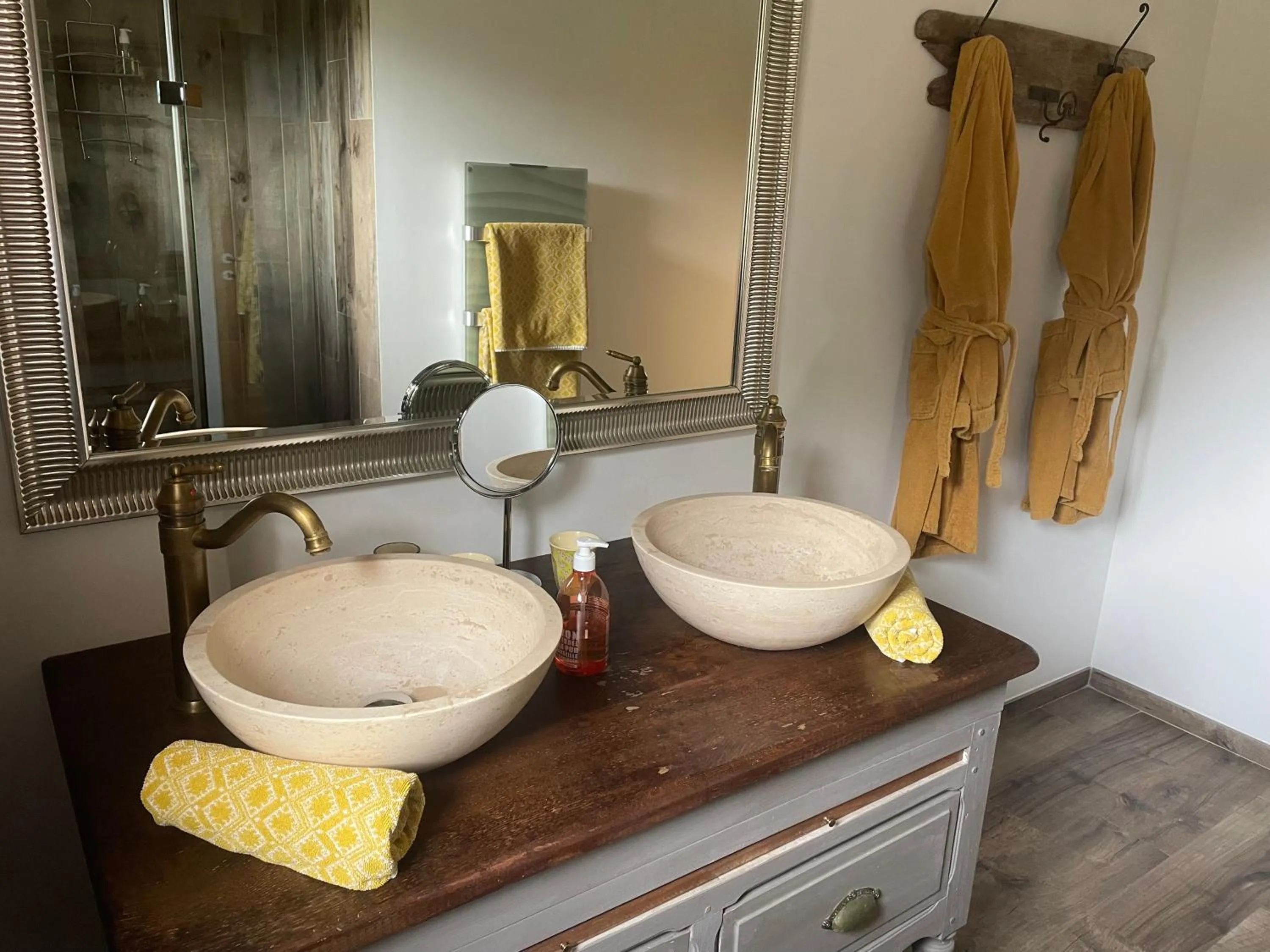 Bathroom in Côté Dentelles