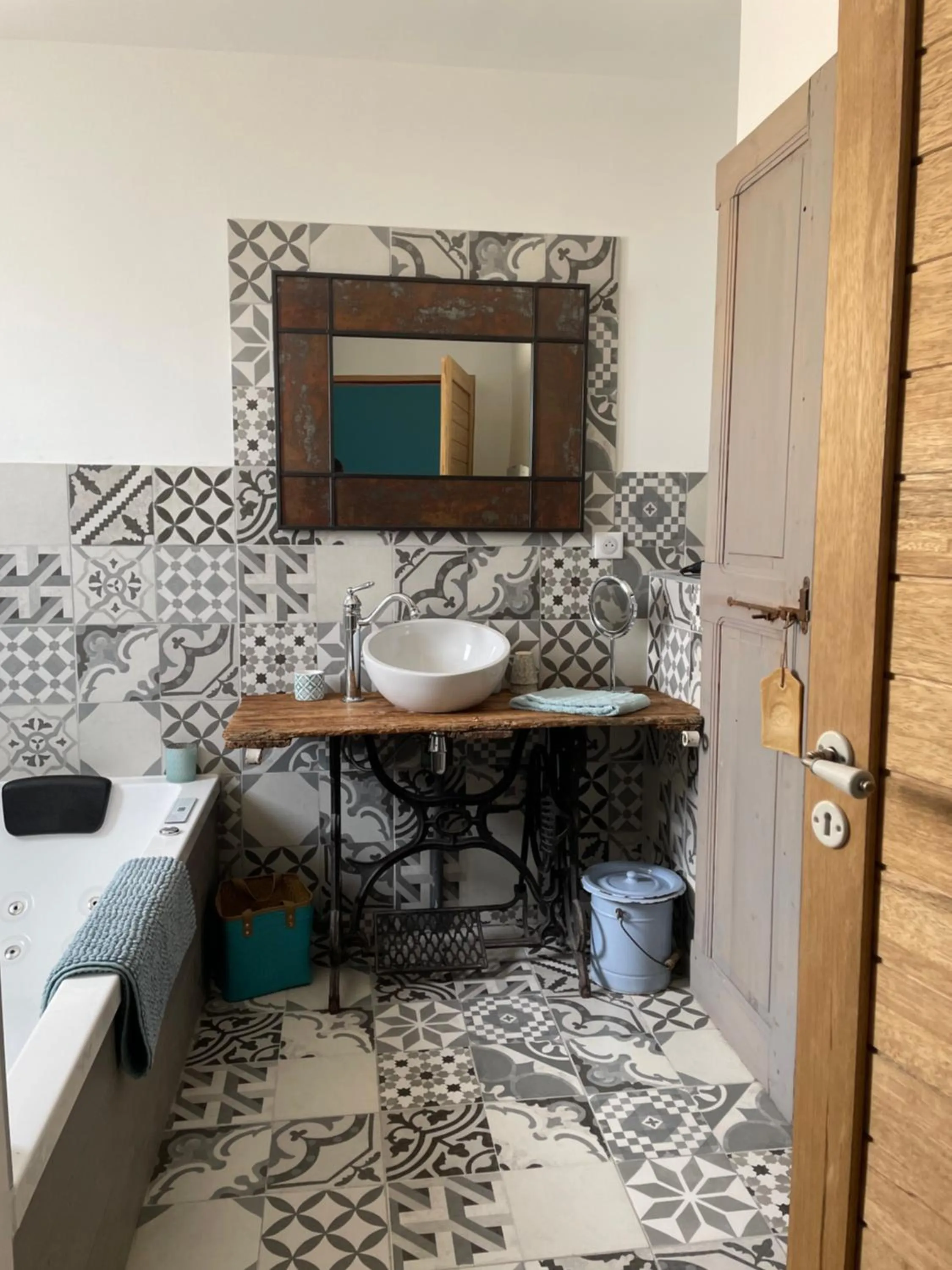 Bathroom in Côté Dentelles