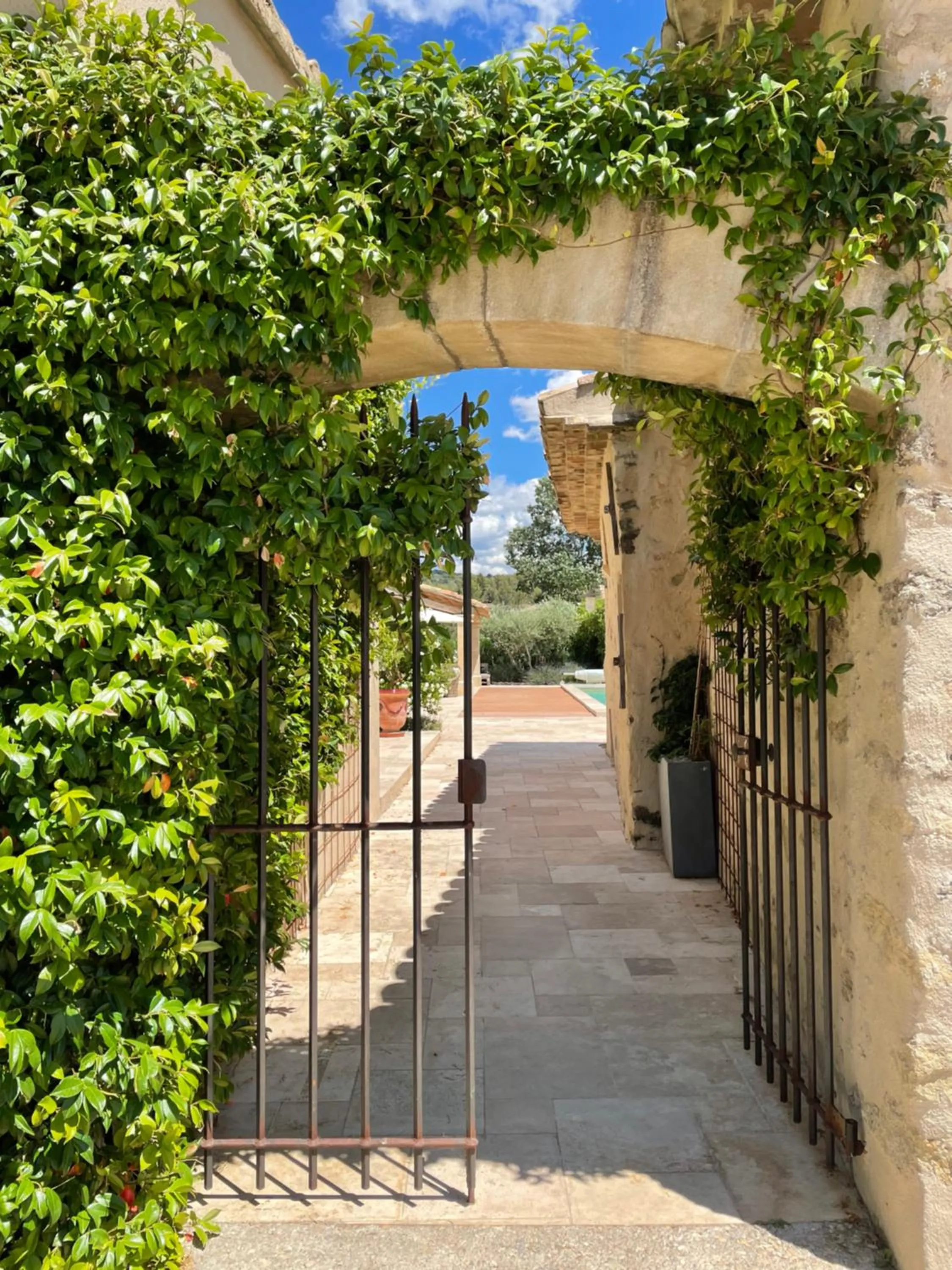 Facade/entrance in Côté Dentelles