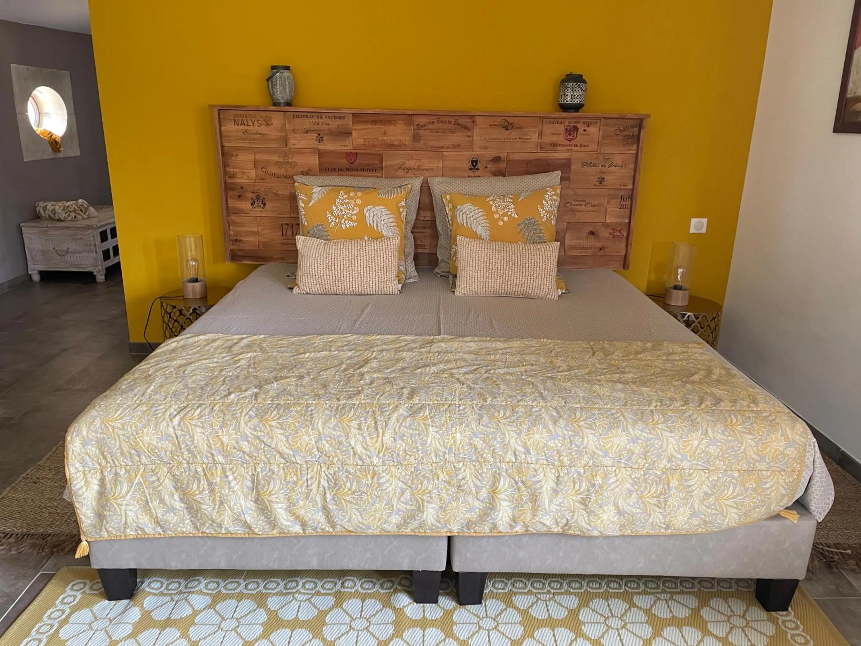 Bedroom, Bed in Côté Dentelles